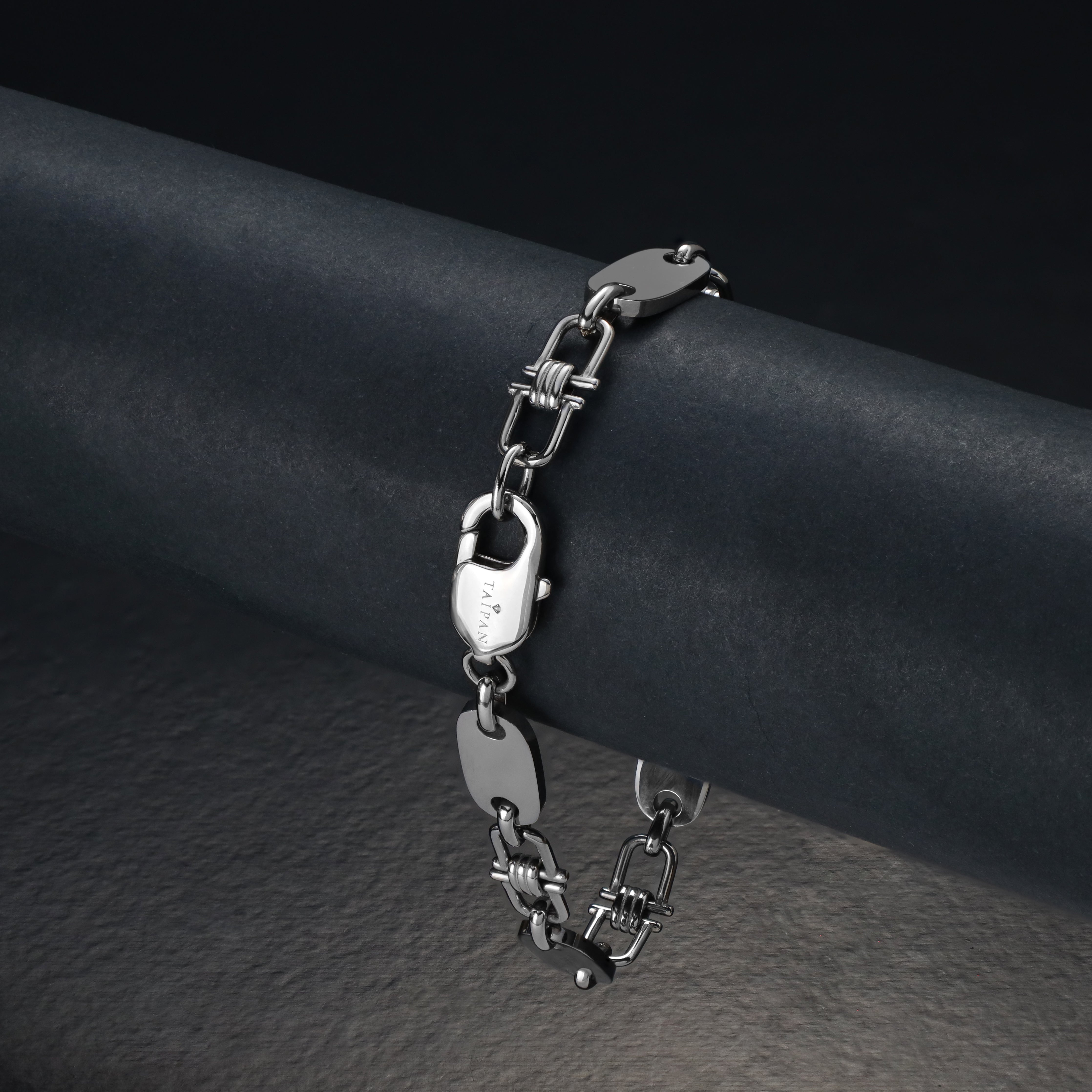 Plattenkette Armband mit beweglichen Steigbügeln 8,5mm breit aus Edelstahl - Taipan Schmuck