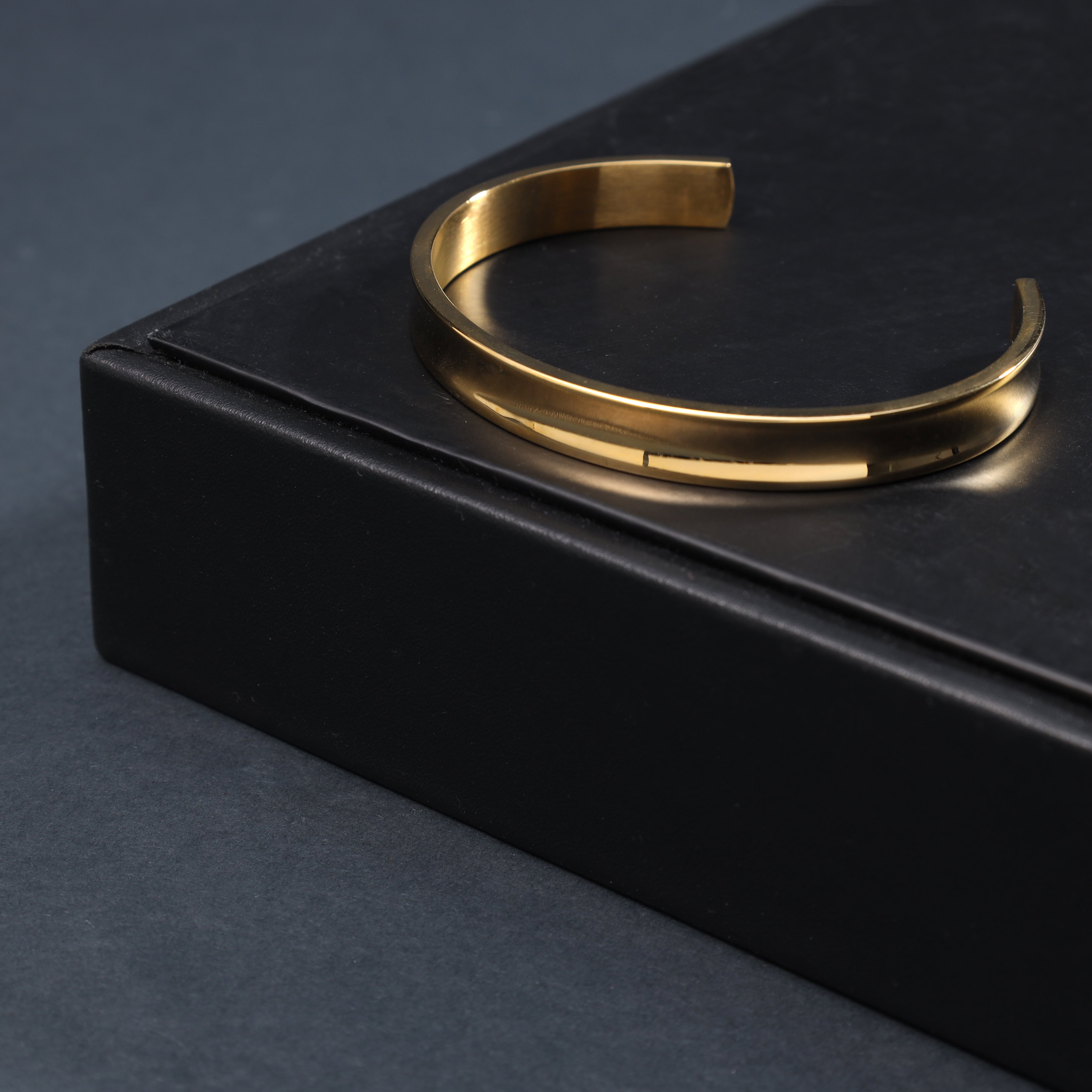 Armreif Armband 8mm breit aus Edelstahl 18K vergoldet - Taipan Schmuck