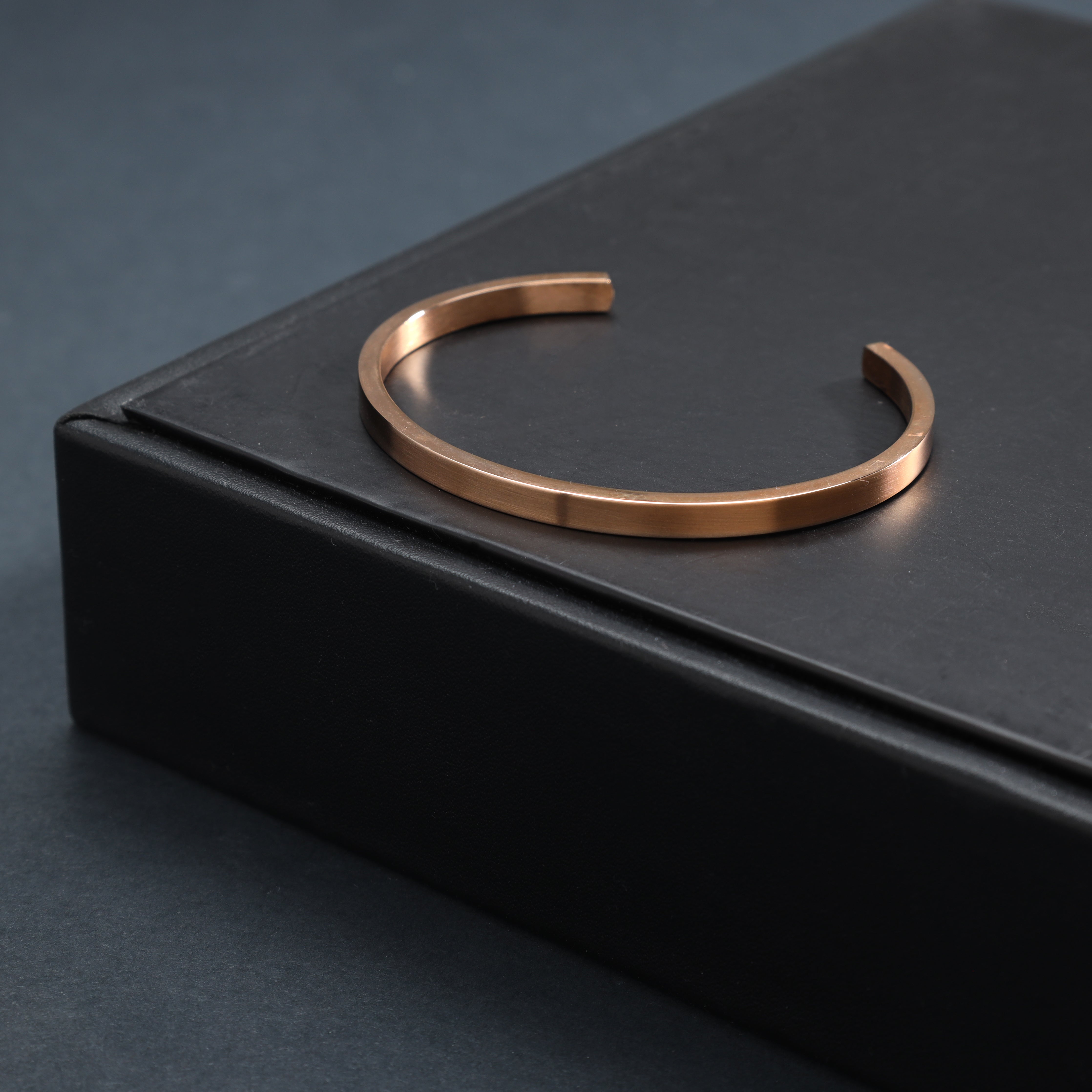 Armreif Armband 4mm breit aus Edelstahl Rosegold vergoldet