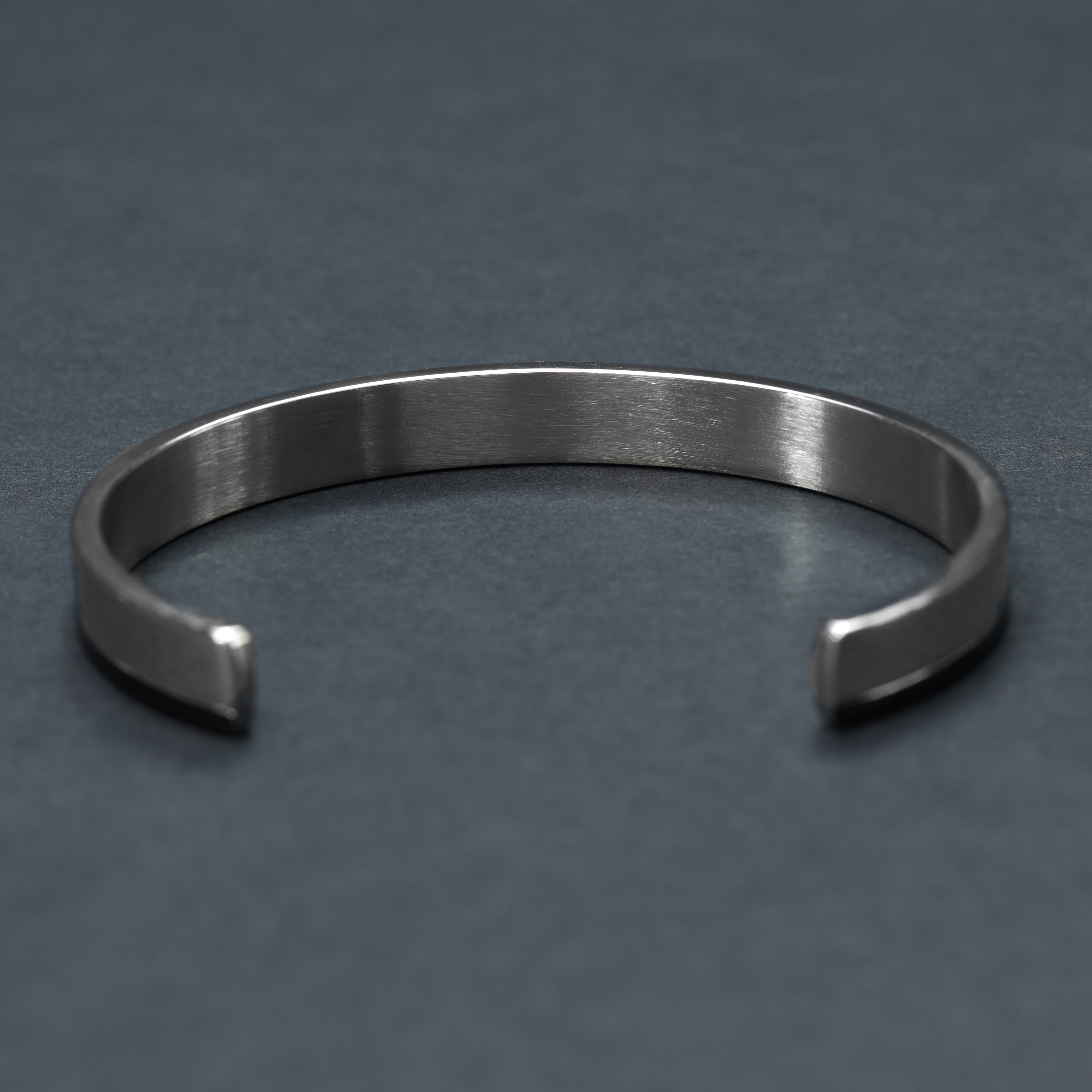 Armreif Armband 8mm breit Zirkoniastein und Schriftzug aus Edelstahl - Taipan Schmuck