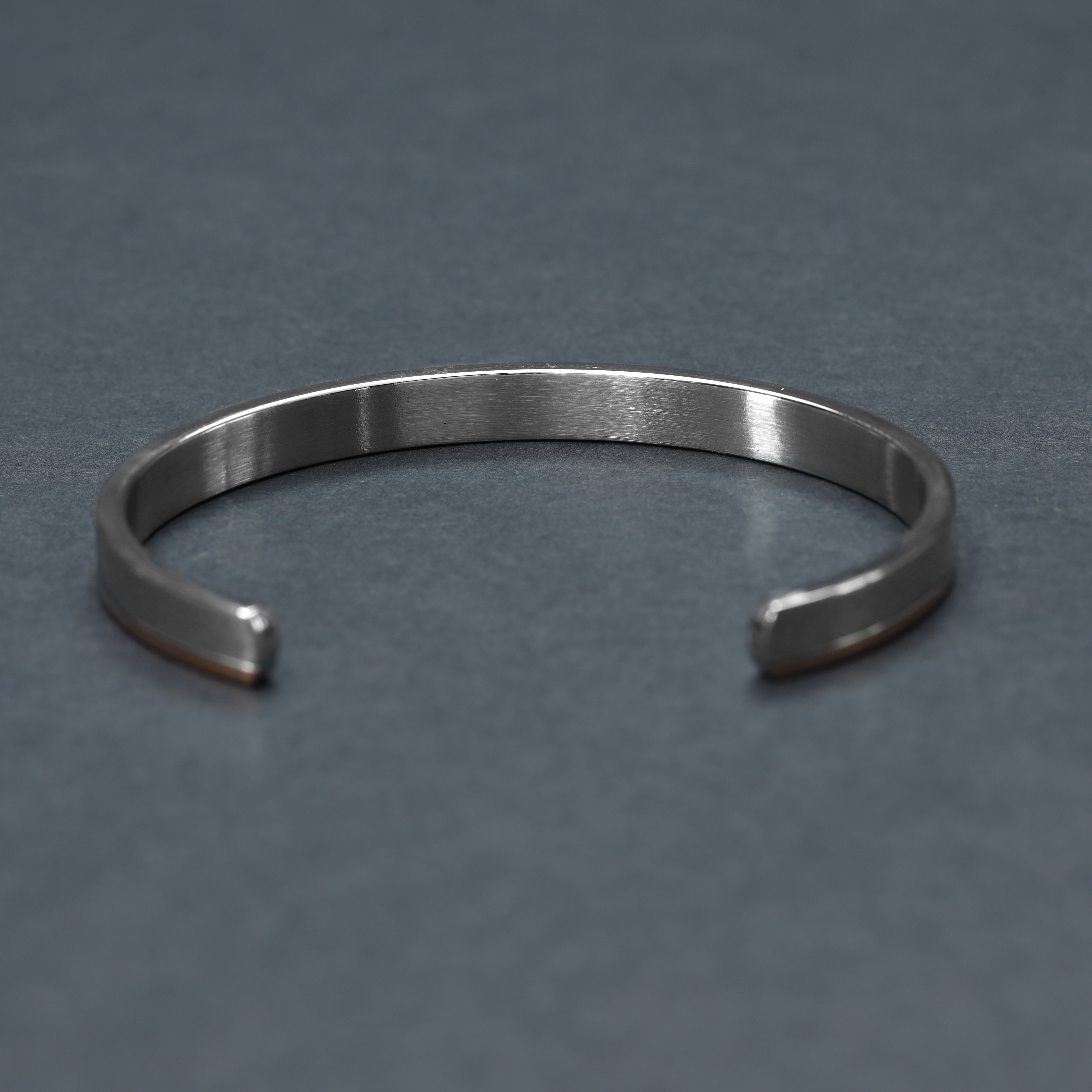 Armreif Armband 6mm breit Zirkoniastein Schriftzug aus Edelstahl - Taipan Schmuck