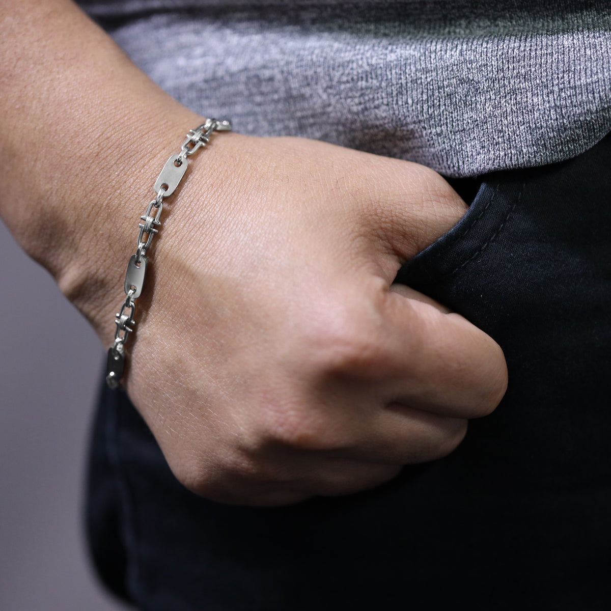 Plattenkette Armband mit beweglichen Steigbügeln 5mm breit aus Edelstahl - Taipan Schmuck
