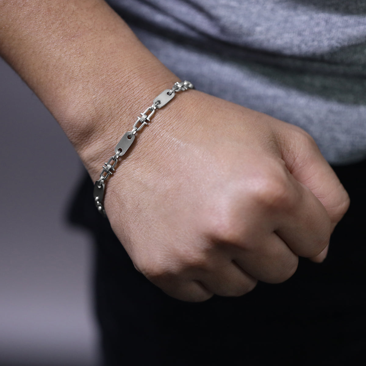 Plattenkette Armband mit beweglichen Steigbügeln 5mm breit aus Edelstahl - Taipan Schmuck