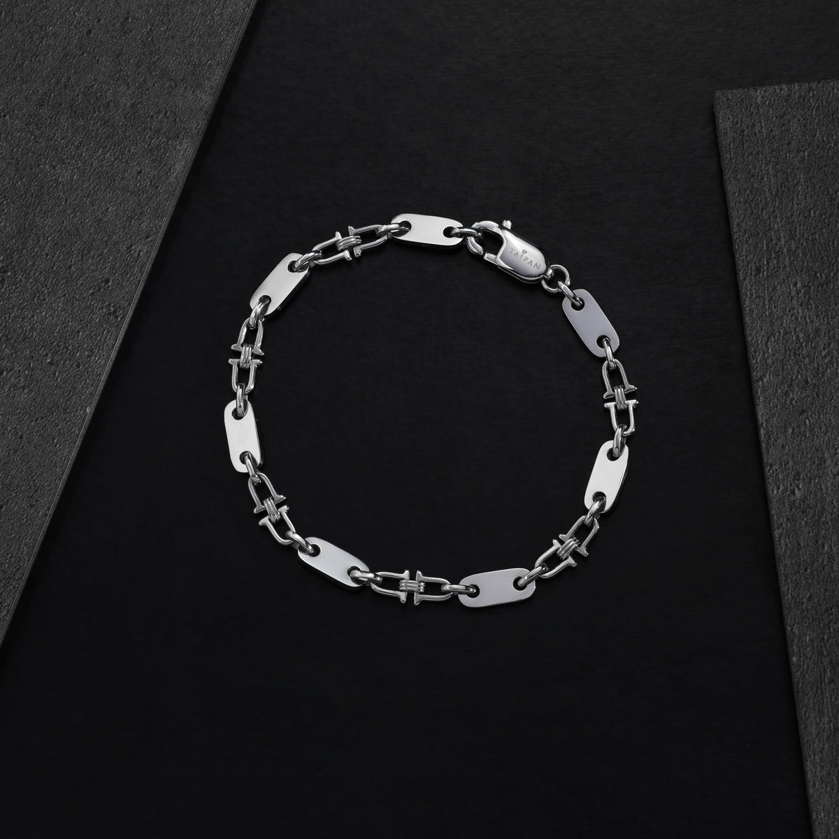 Plattenkette Armband mit beweglichen Steigbügeln 5mm breit aus Edelstahl - Taipan Schmuck