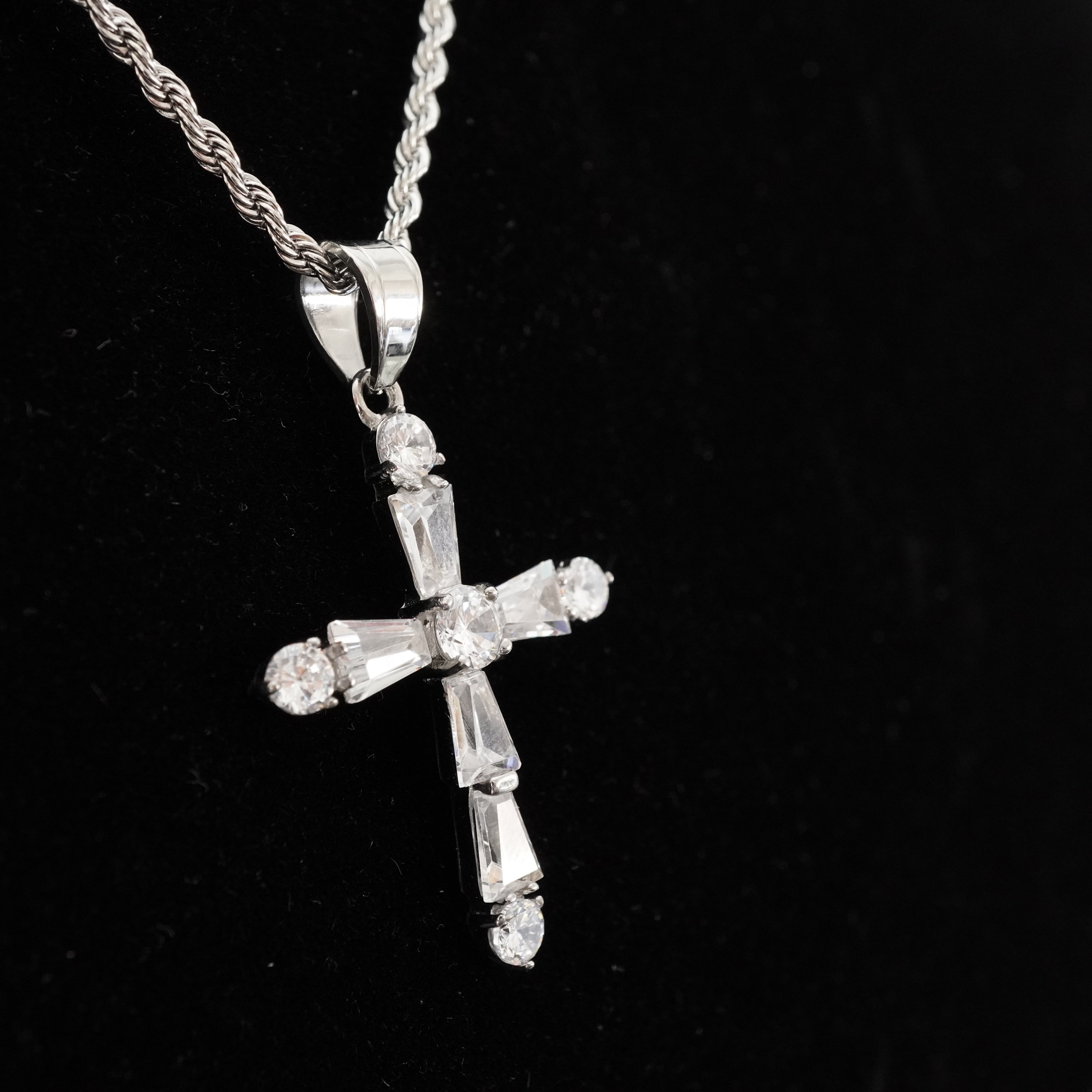 Kreuz Anhänger Iced Out Stil aus Edelstahl