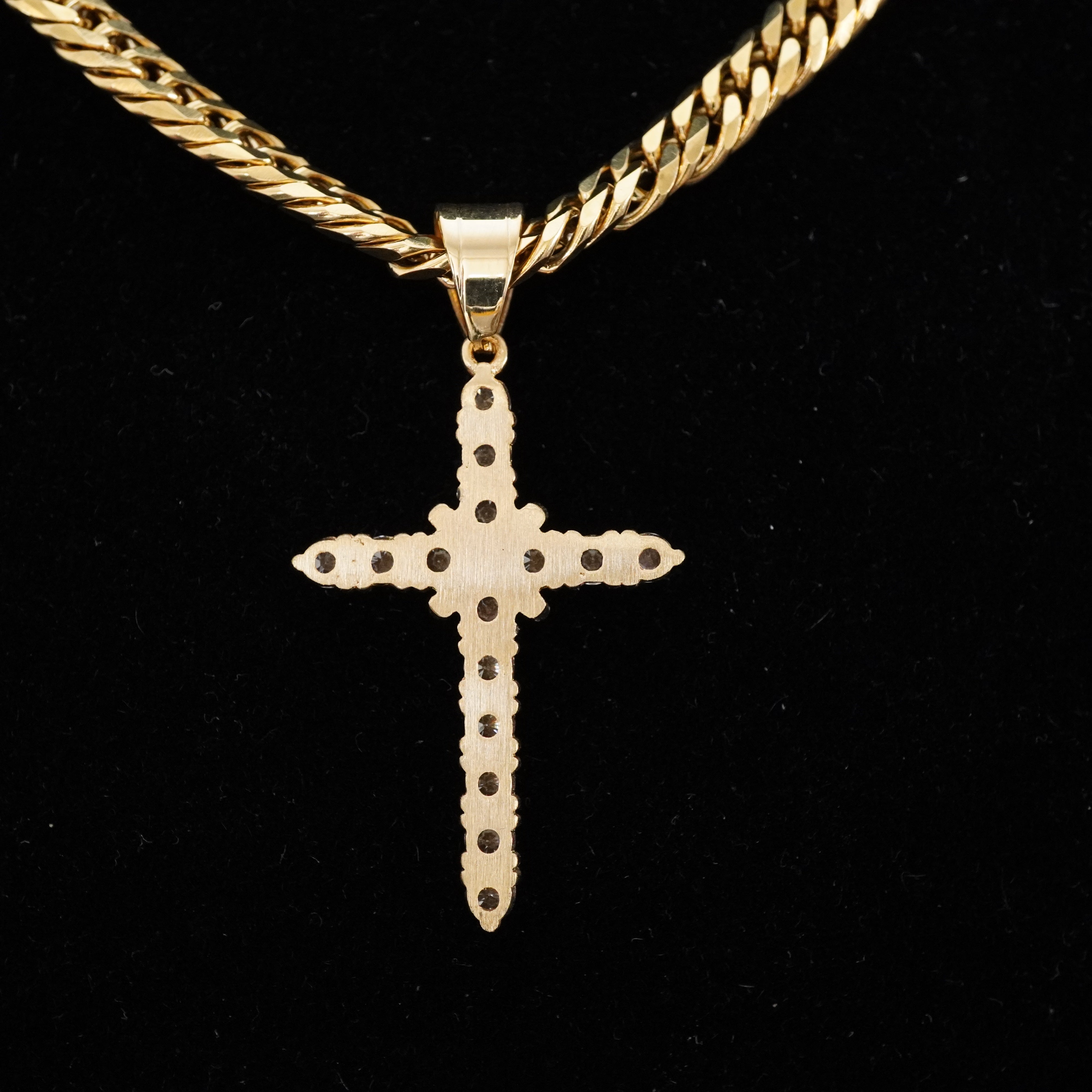 Kreuz Anhänger Iced Out Stil aus Edelstahl vergoldet