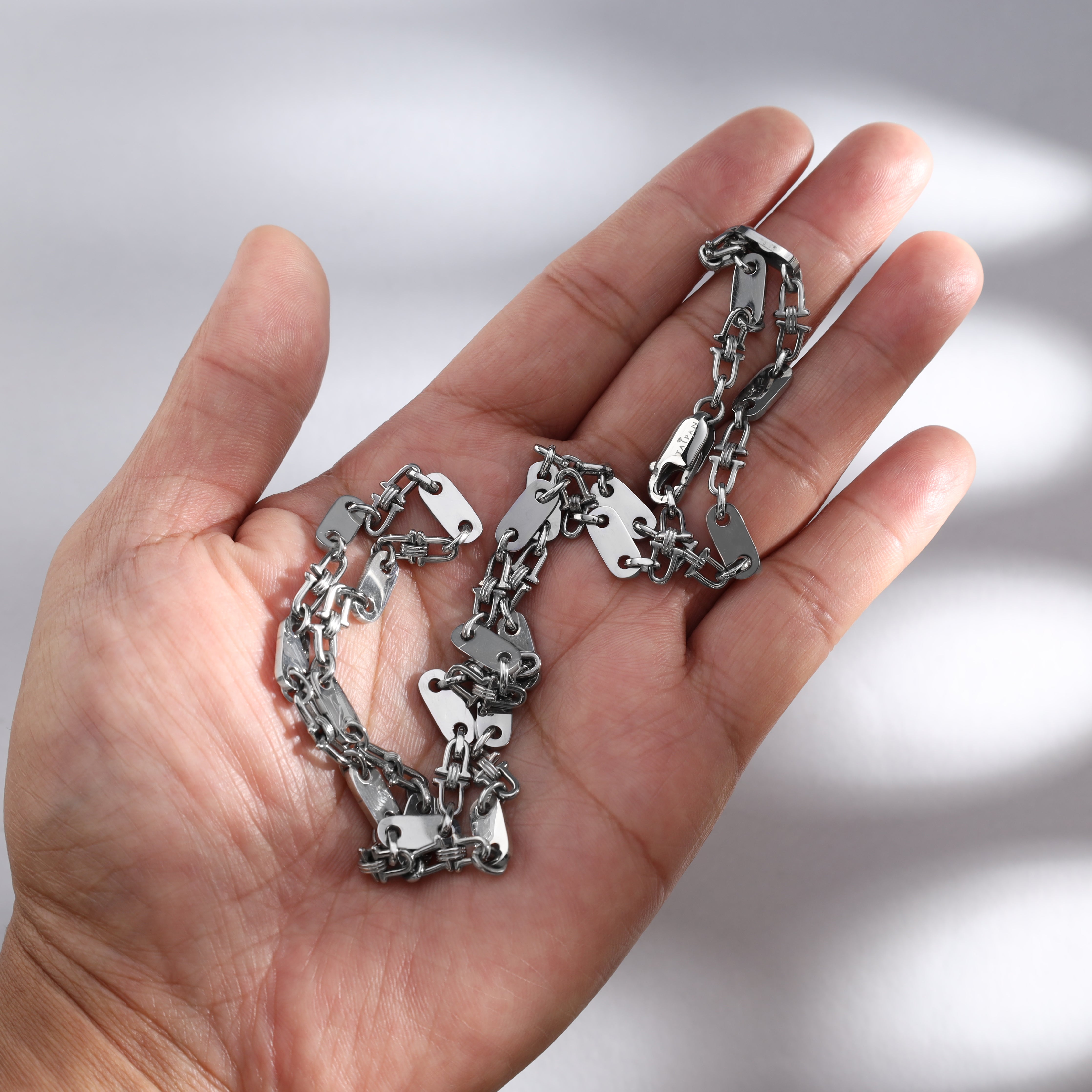 Plattenkette mit beweglichen Steigbügeln 5mm breit aus Edelstahl - Taipan Schmuck