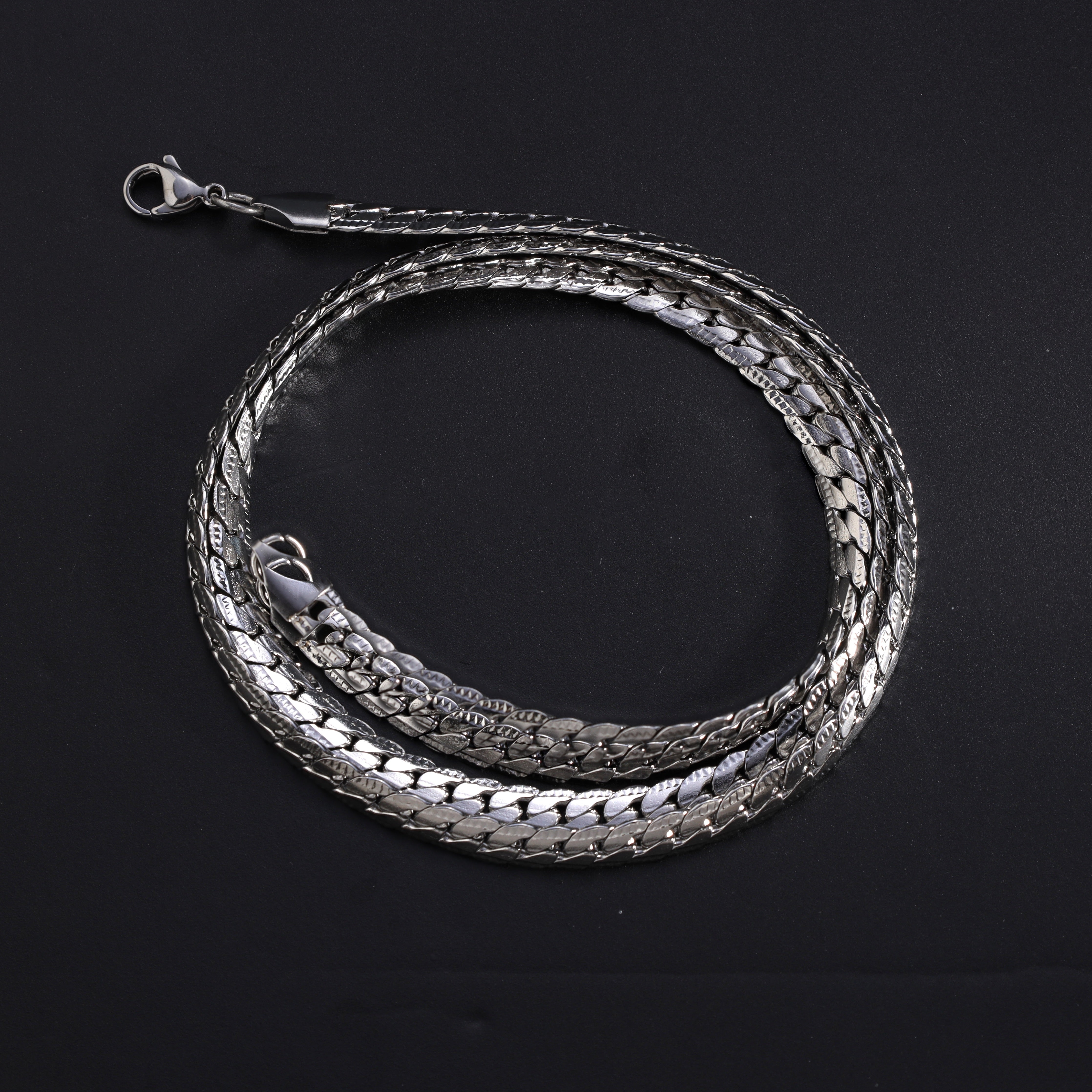 Flache Panzerkette mit Gravur 6mm breit aus Edelstahl - Taipan Schmuck