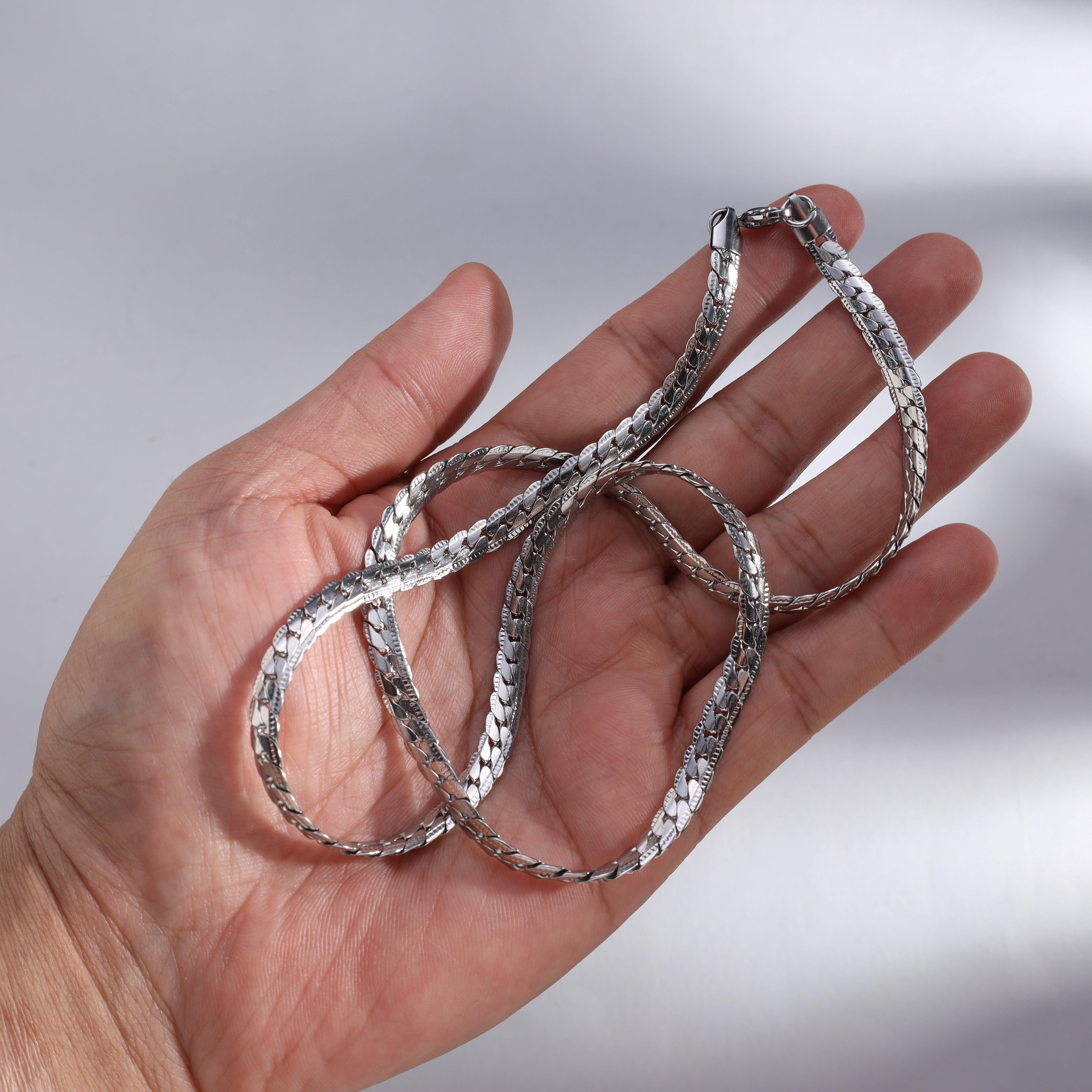 Flache Panzerkette mit Gravur 6mm breit aus Edelstahl - Taipan Schmuck