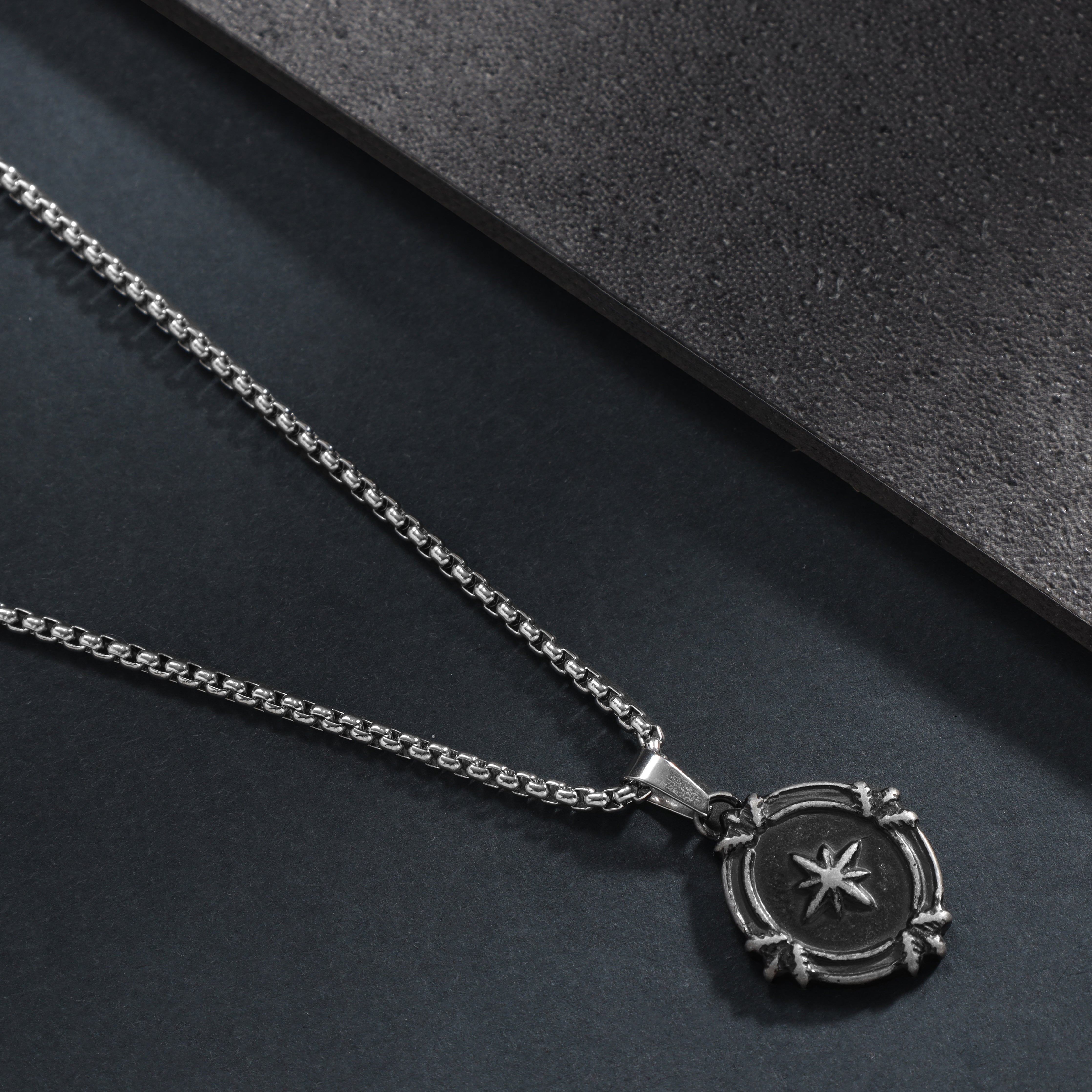 Box Chain Kette mit oxidierten Anhänger aus Edelstahl - Taipan Schmuck