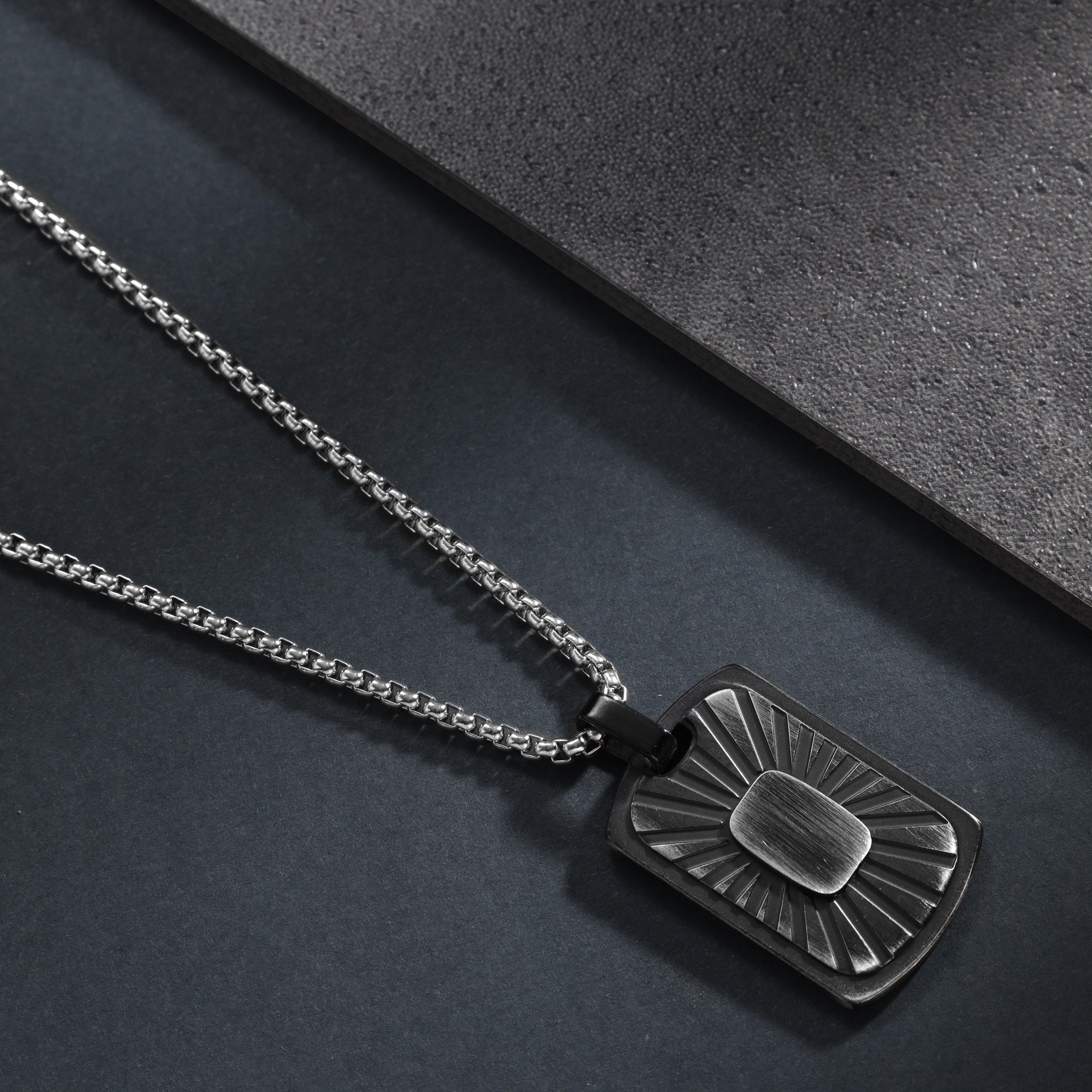 Box Chain Kette mit Dog Tag Anhänger aus Edelstahl - Taipan Schmuck
