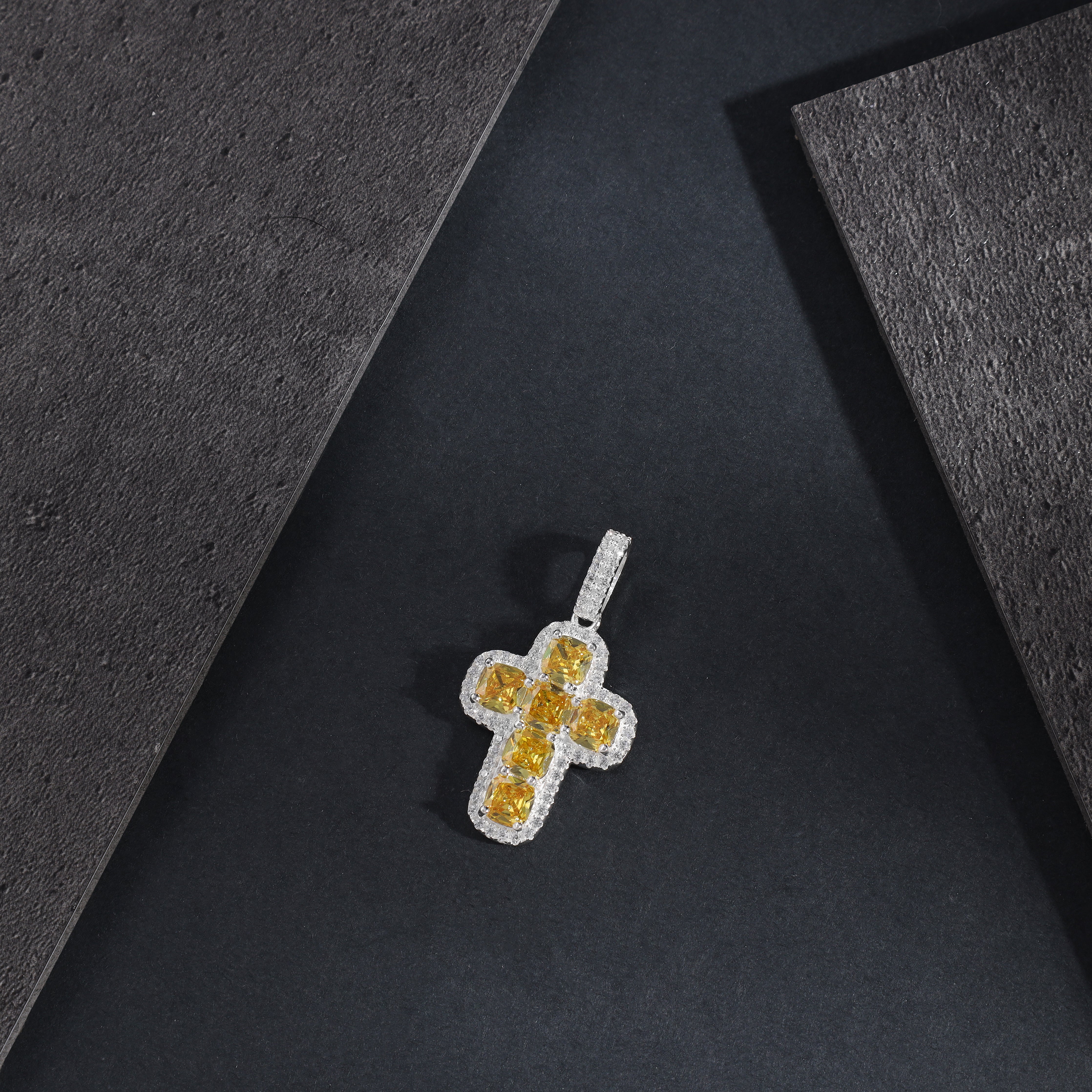 Kreuz Iced Out Style Anhänger aus 925 Sterlingsilber (PE339) - Taipan Schmuck