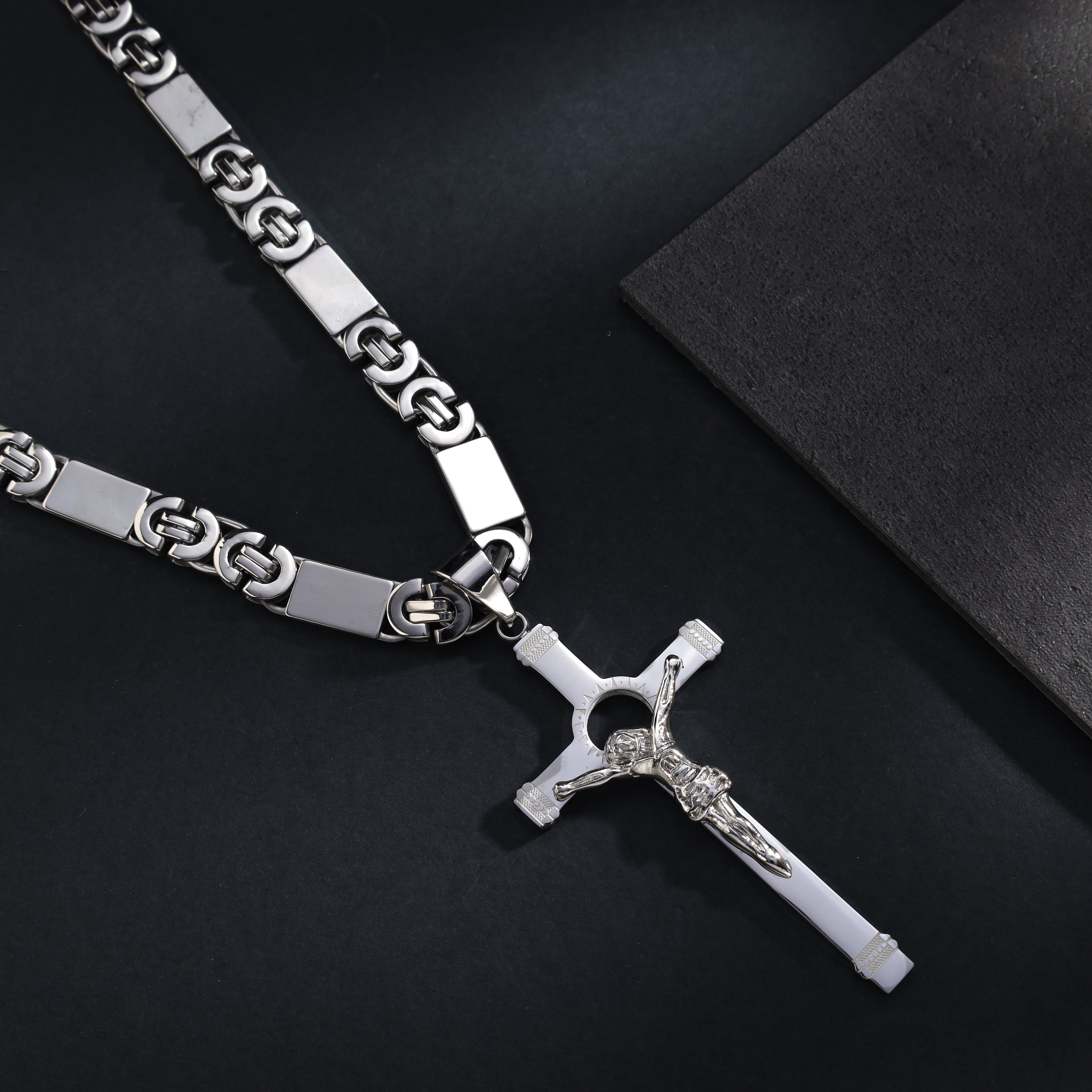 Sehr großer Anhänger Kreuz mit Jesus aus Edelstahl - Taipan Schmuck