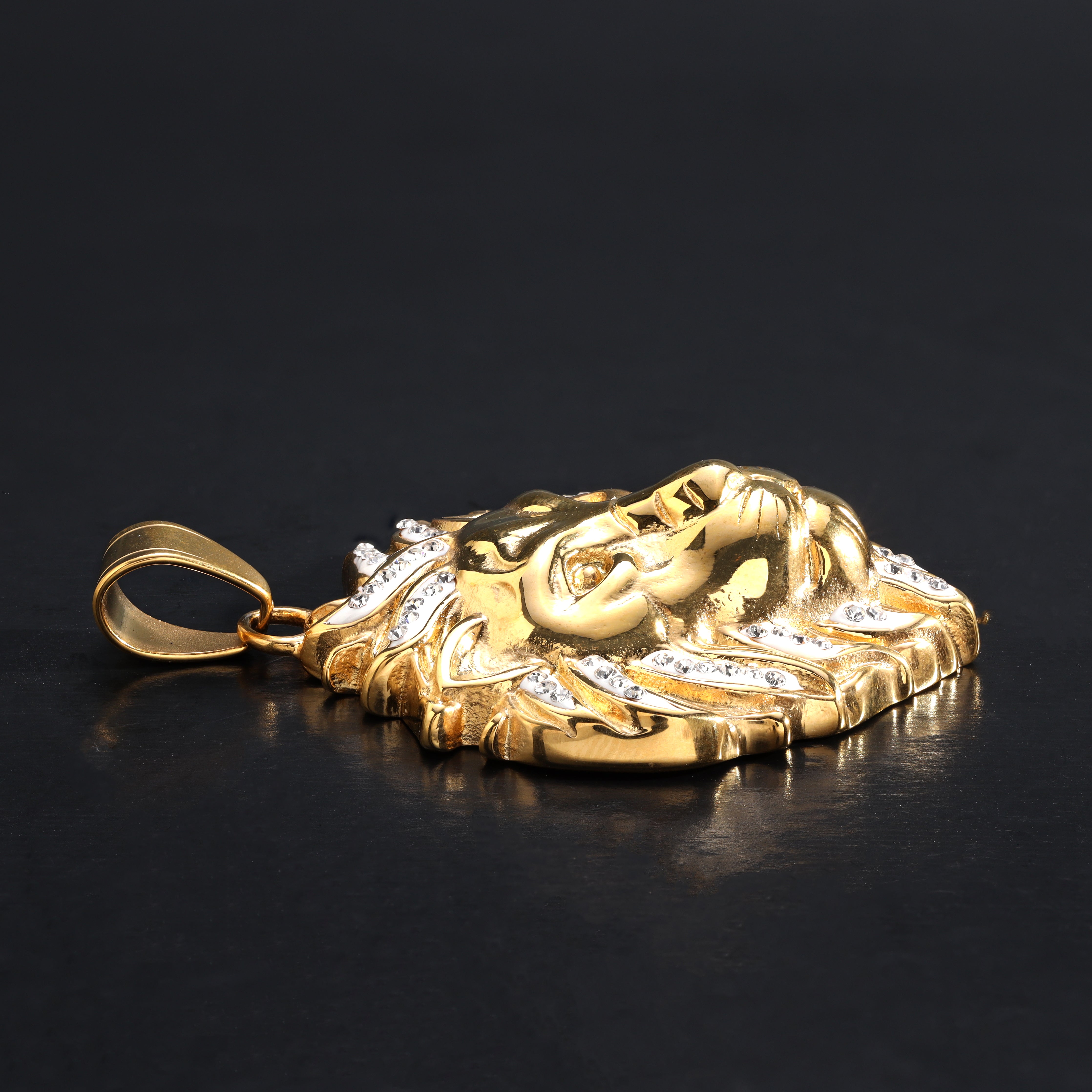 Großer Iced Out Stil Löwe Anhänger aus Edelstahl 18K vergoldet - Taipan Schmuck