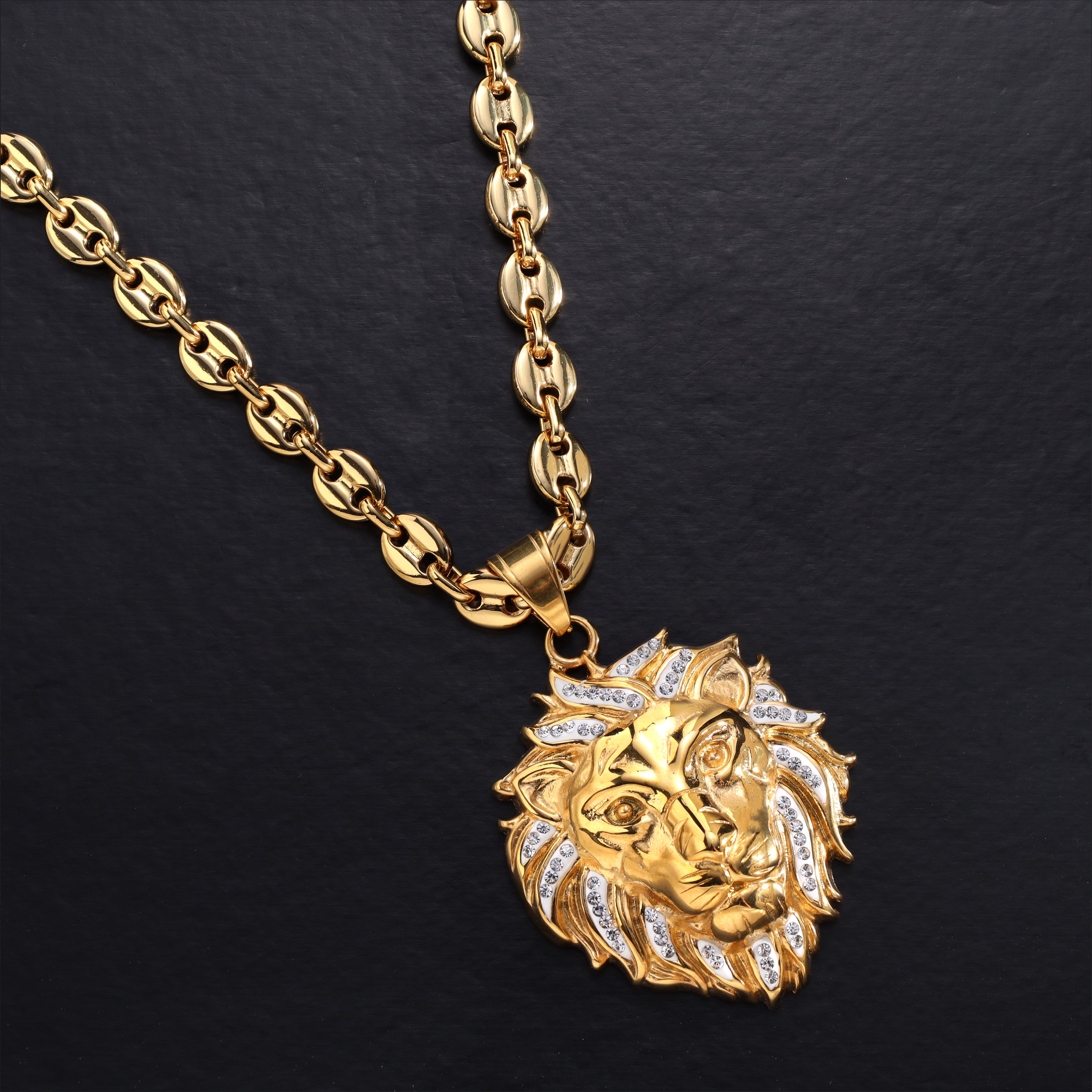 Großer Iced Out Stil Löwe Anhänger aus Edelstahl 18K vergoldet - Taipan Schmuck