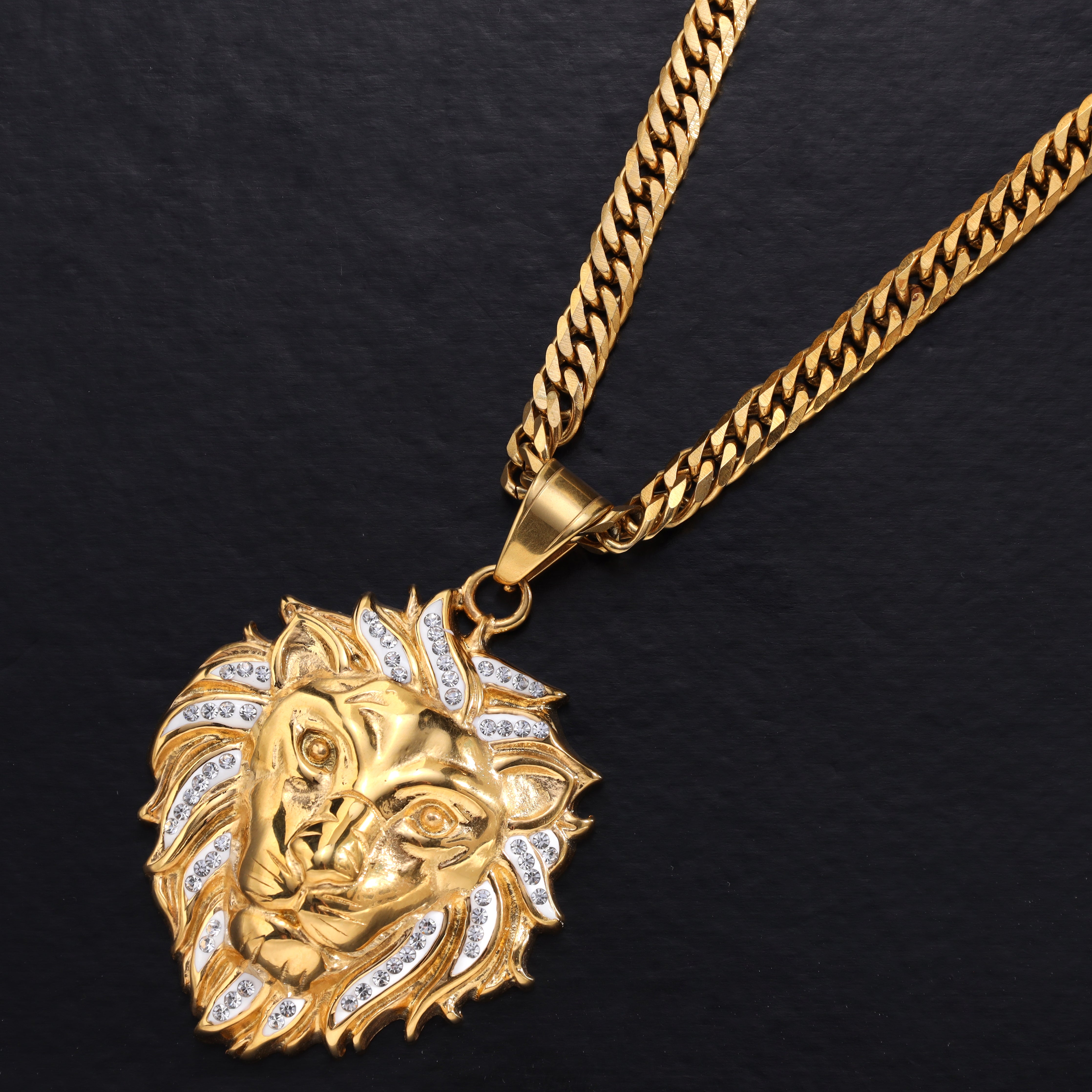 Großer Iced Out Stil Löwe Anhänger aus Edelstahl 18K vergoldet - Taipan Schmuck