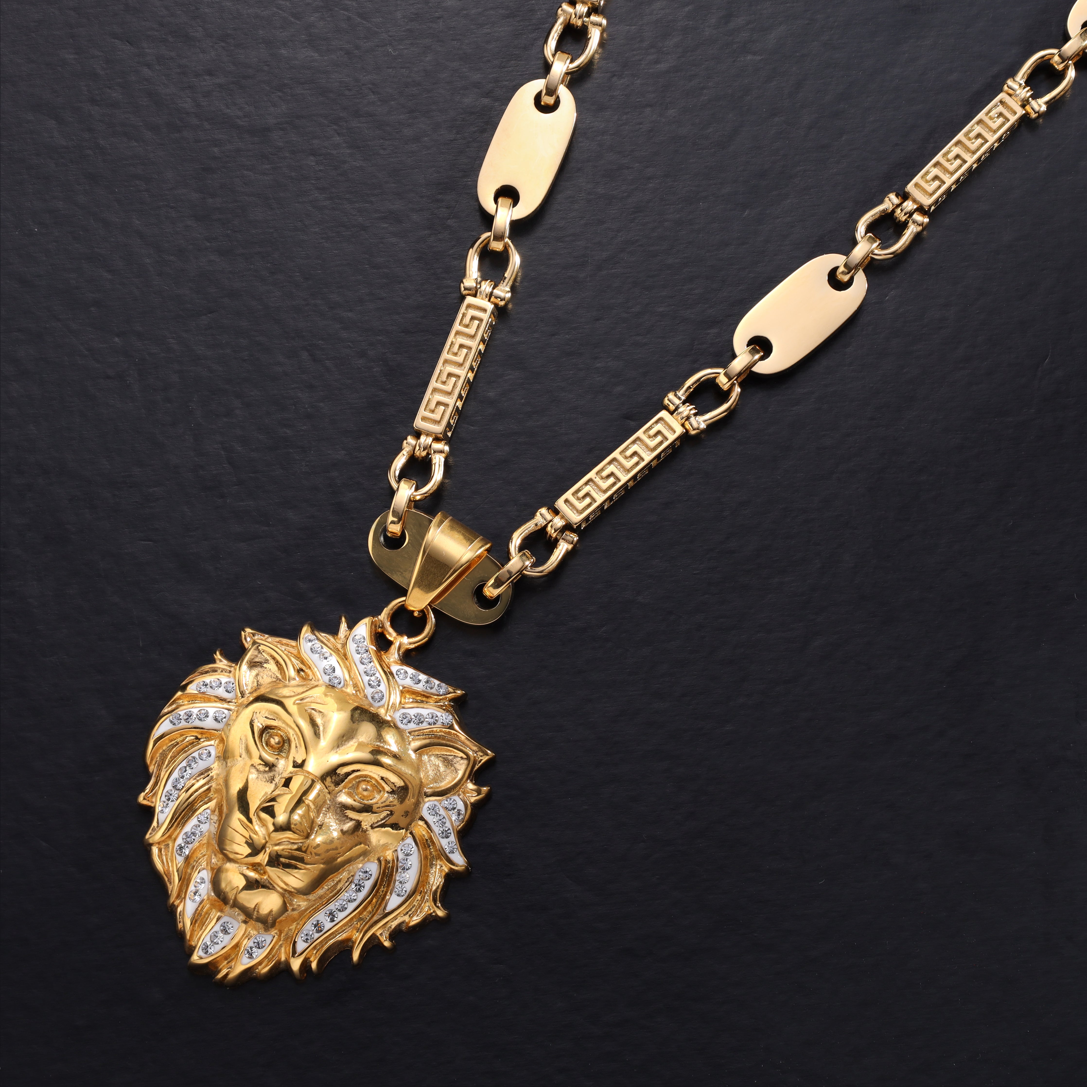 Großer Iced Out Stil Löwe Anhänger aus Edelstahl 18K vergoldet - Taipan Schmuck