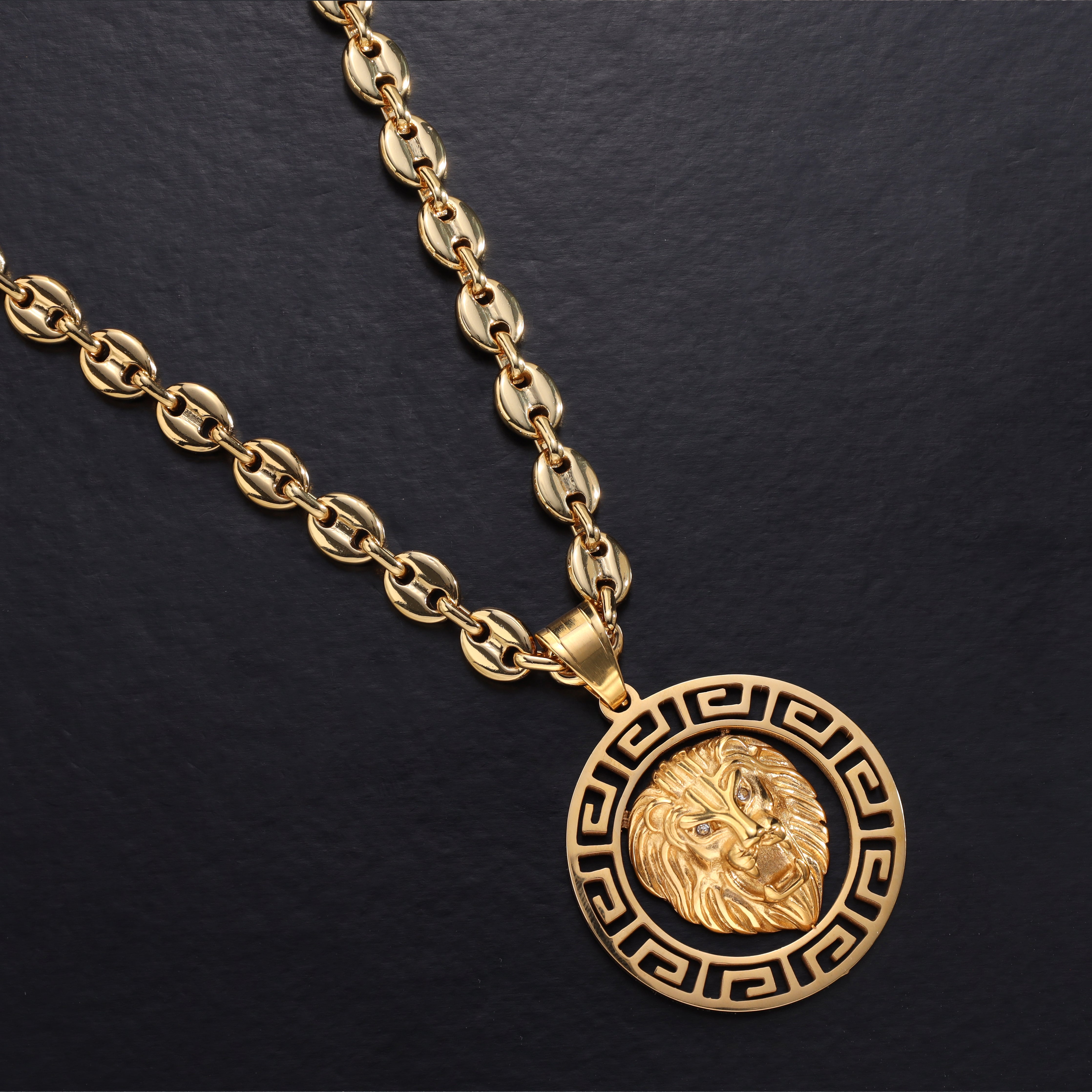 Löwe mit Greek Design Anhänger aus Edelstahl 18K vergoldet - Taipan Schmuck