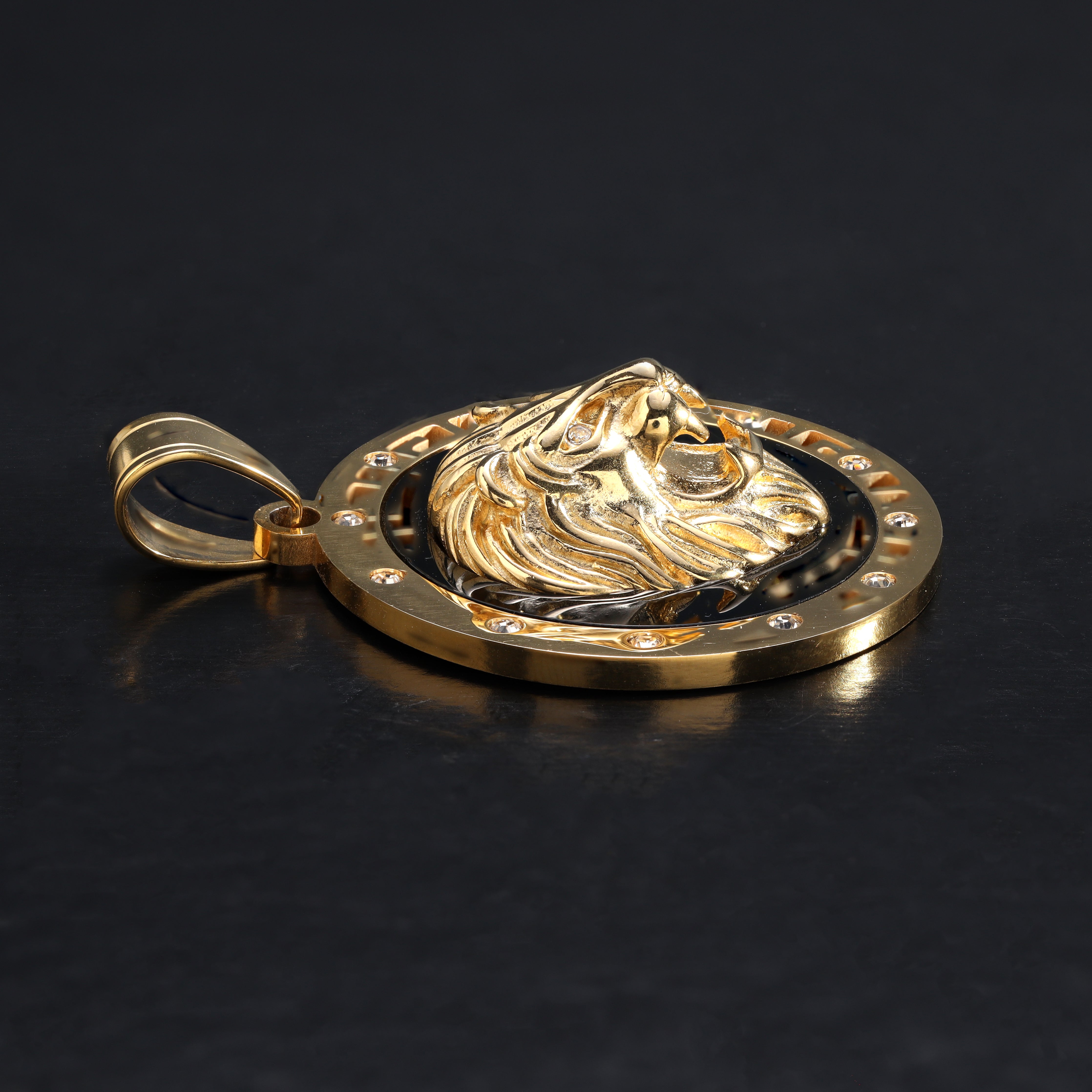Iced Out Stil Löwe Anhänger aus Edelstahl 18K Vergoldet - Taipan Schmuck