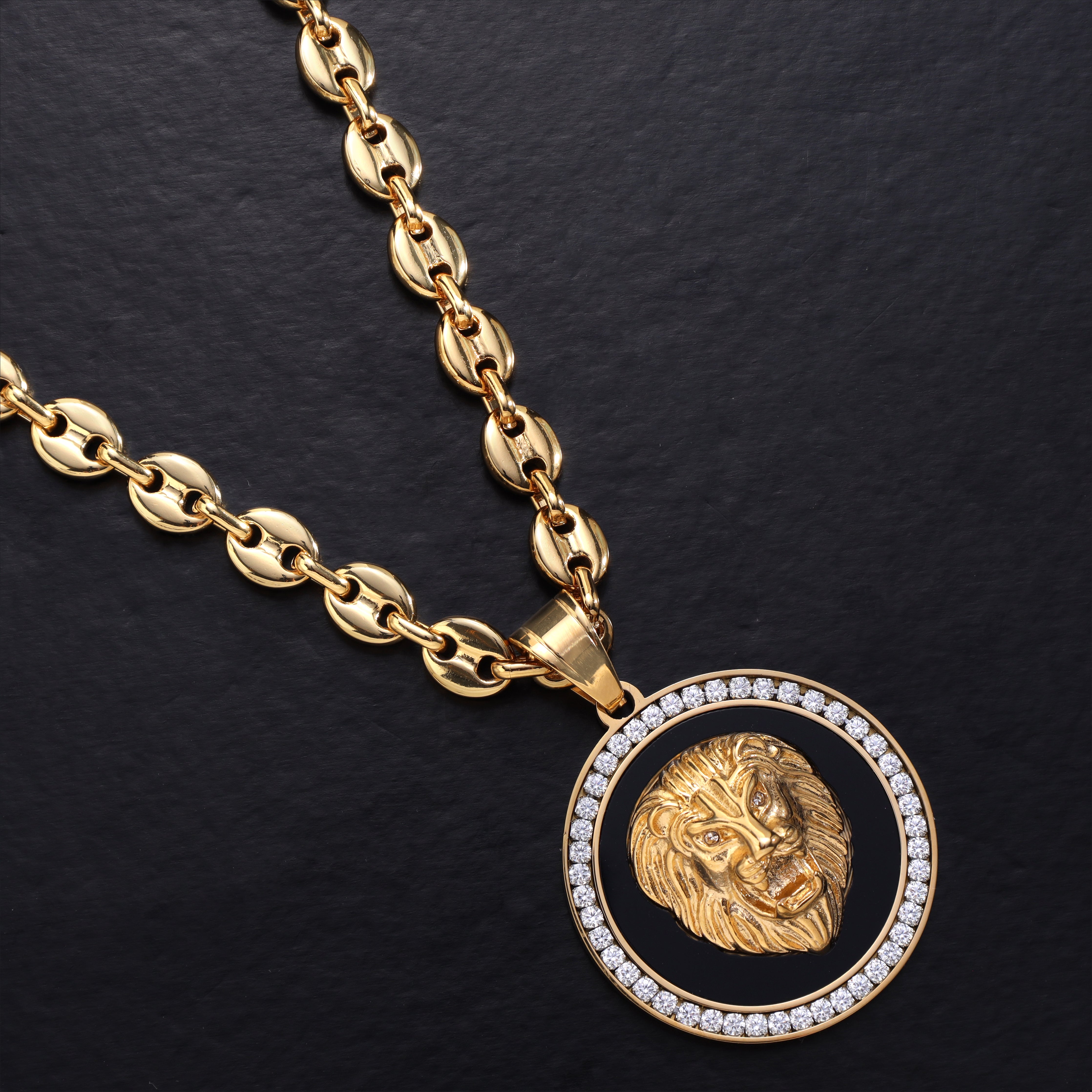 Iced Out Stil Löwe Anhänger aus Edelstahl 18K Vergoldet - Taipan Schmuck