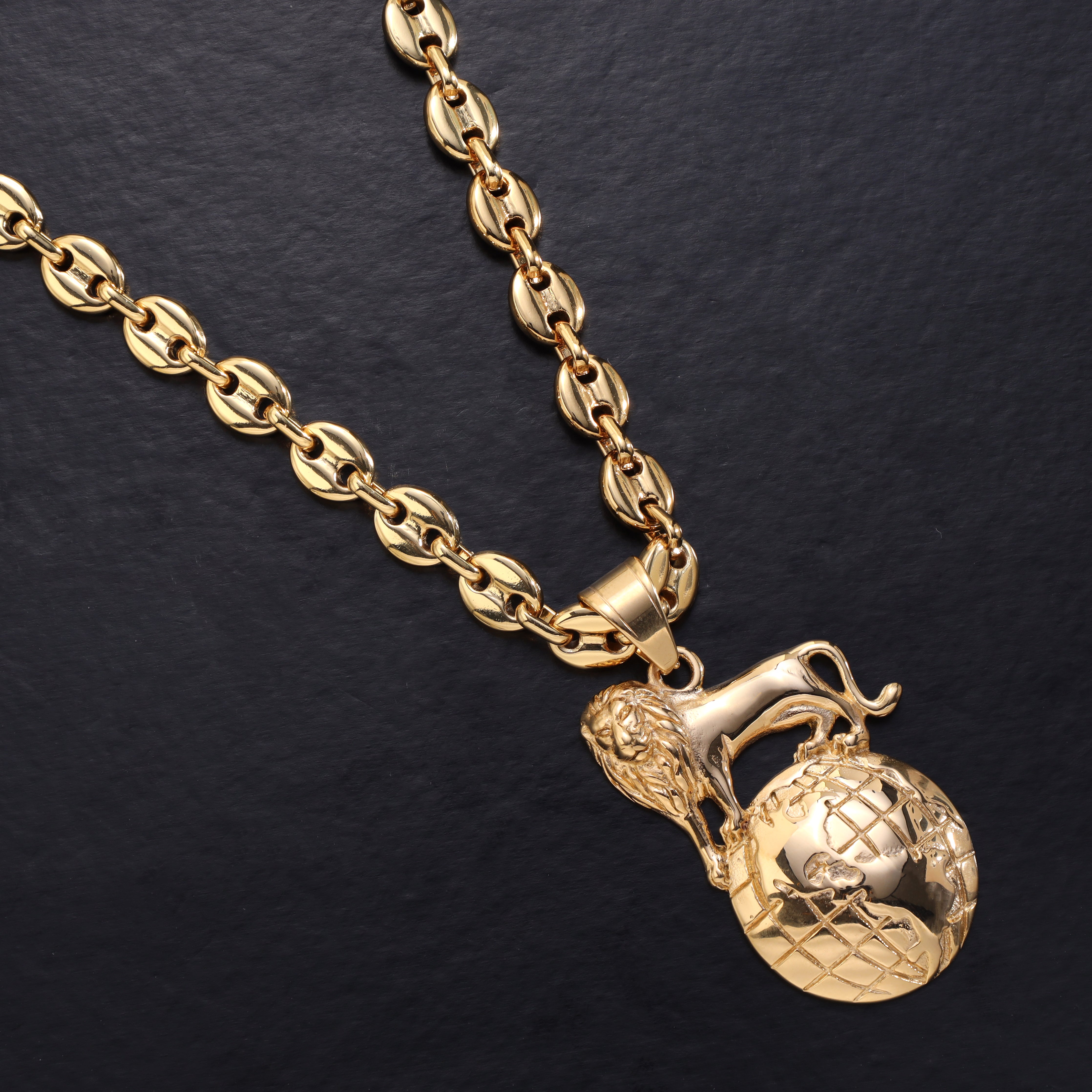 Löwe "The World Is Yours" Anhänger aus Edelstahl 18K Vergoldet - Taipan Schmuck