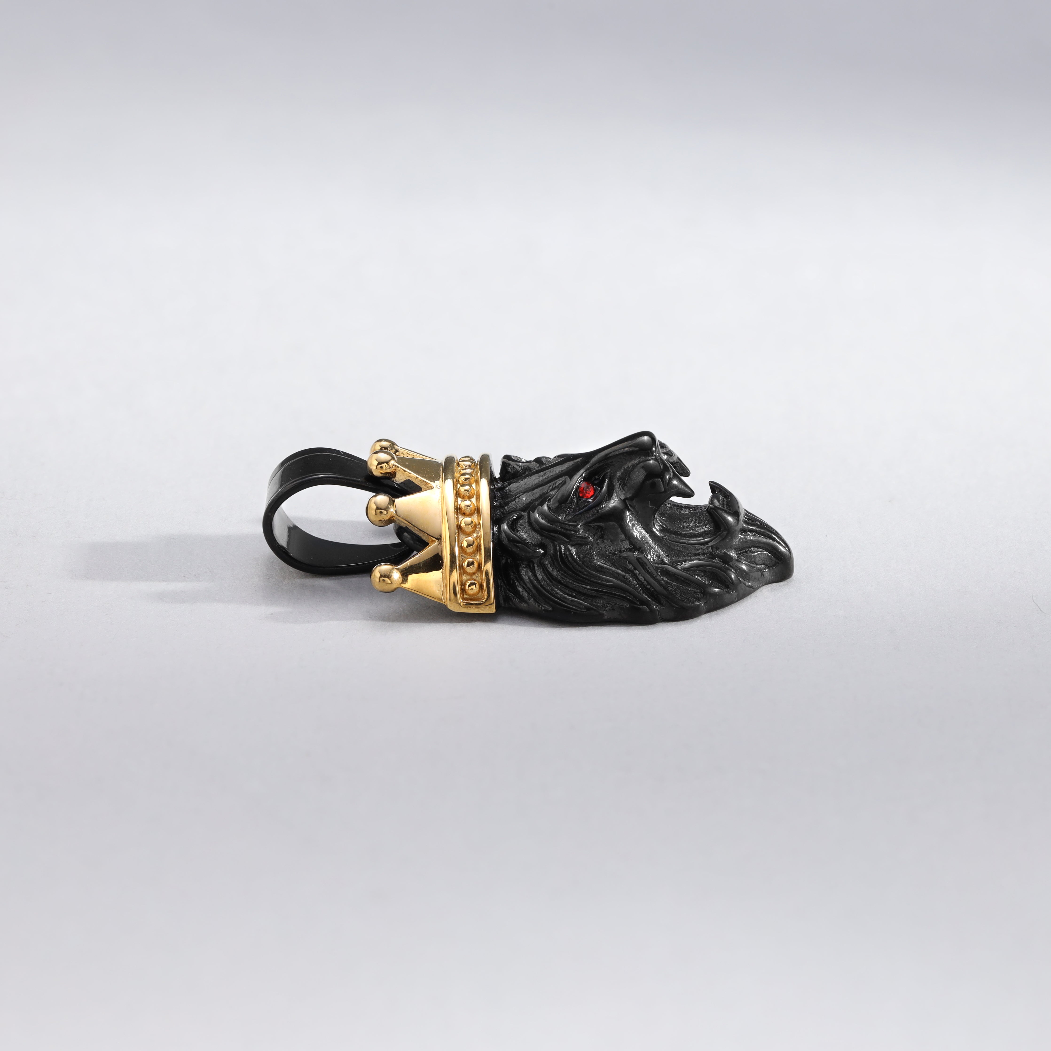 Schwarzer Löwe mit goldener Krone Anhänger aus Edelstahl 18K Vergoldet - Taipan Schmuck