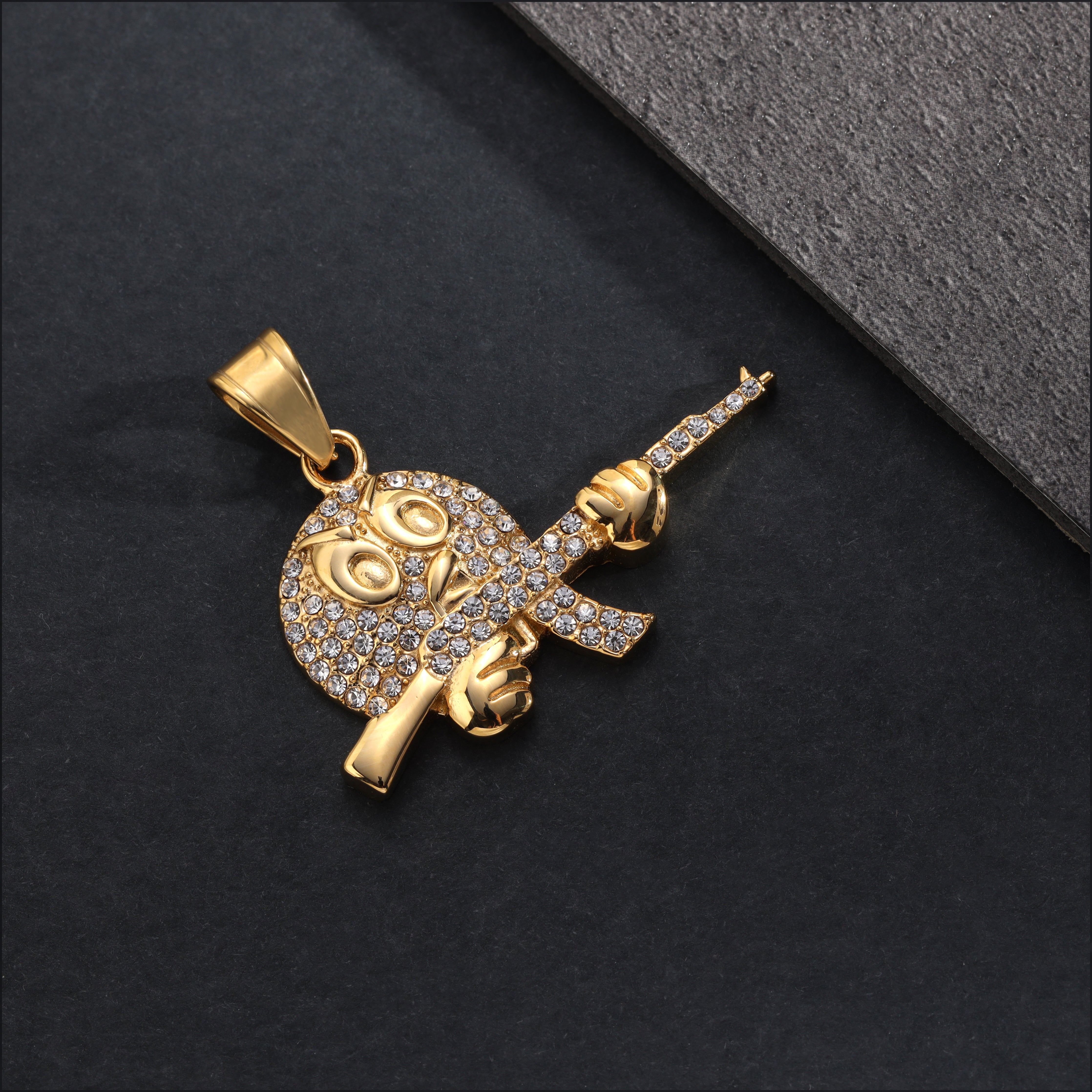 AK47 Anhänger iced out Stil aus Edelstahl 18K Vergoldet - Taipan Schmuck