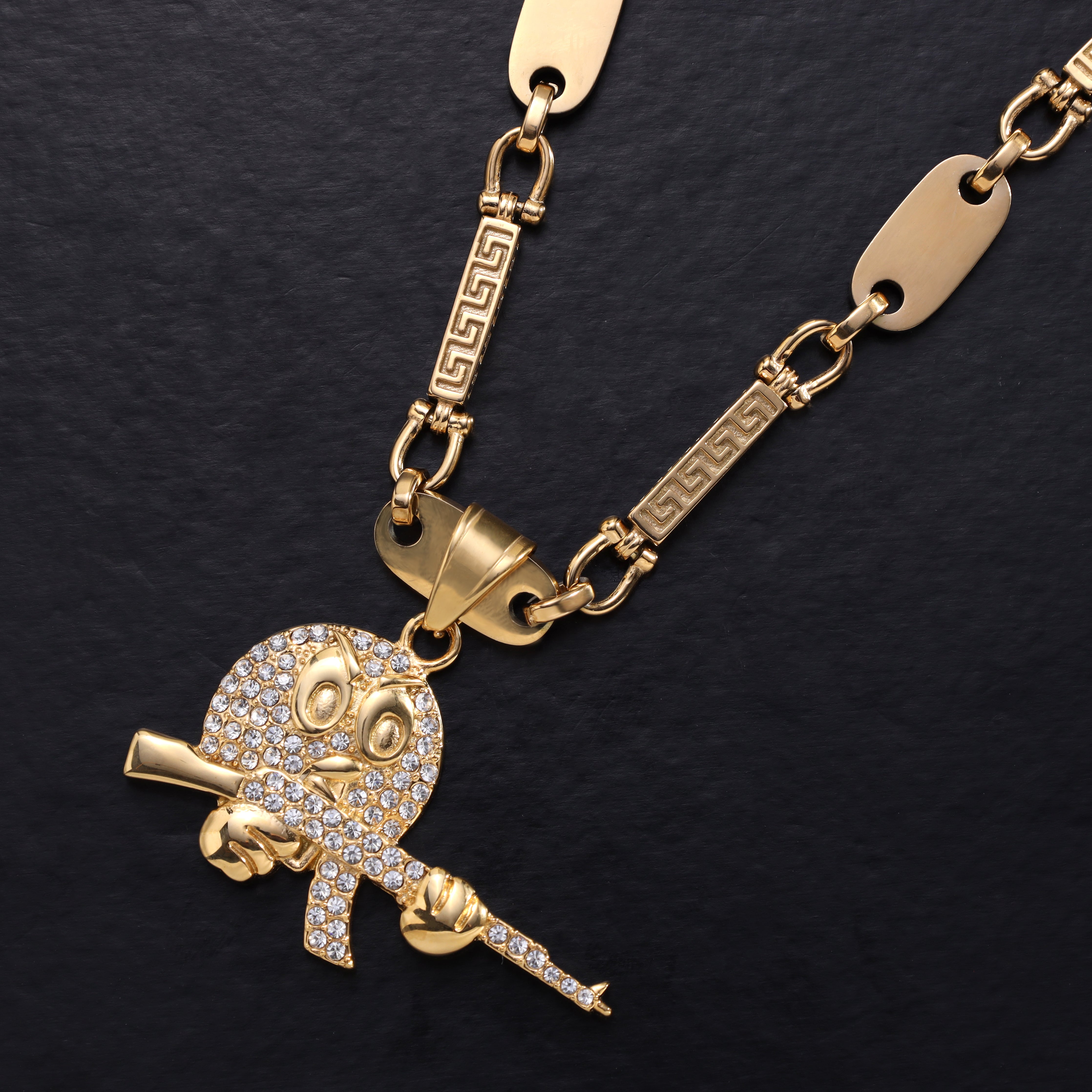 AK47 Anhänger iced out Stil aus Edelstahl 18K Vergoldet - Taipan Schmuck