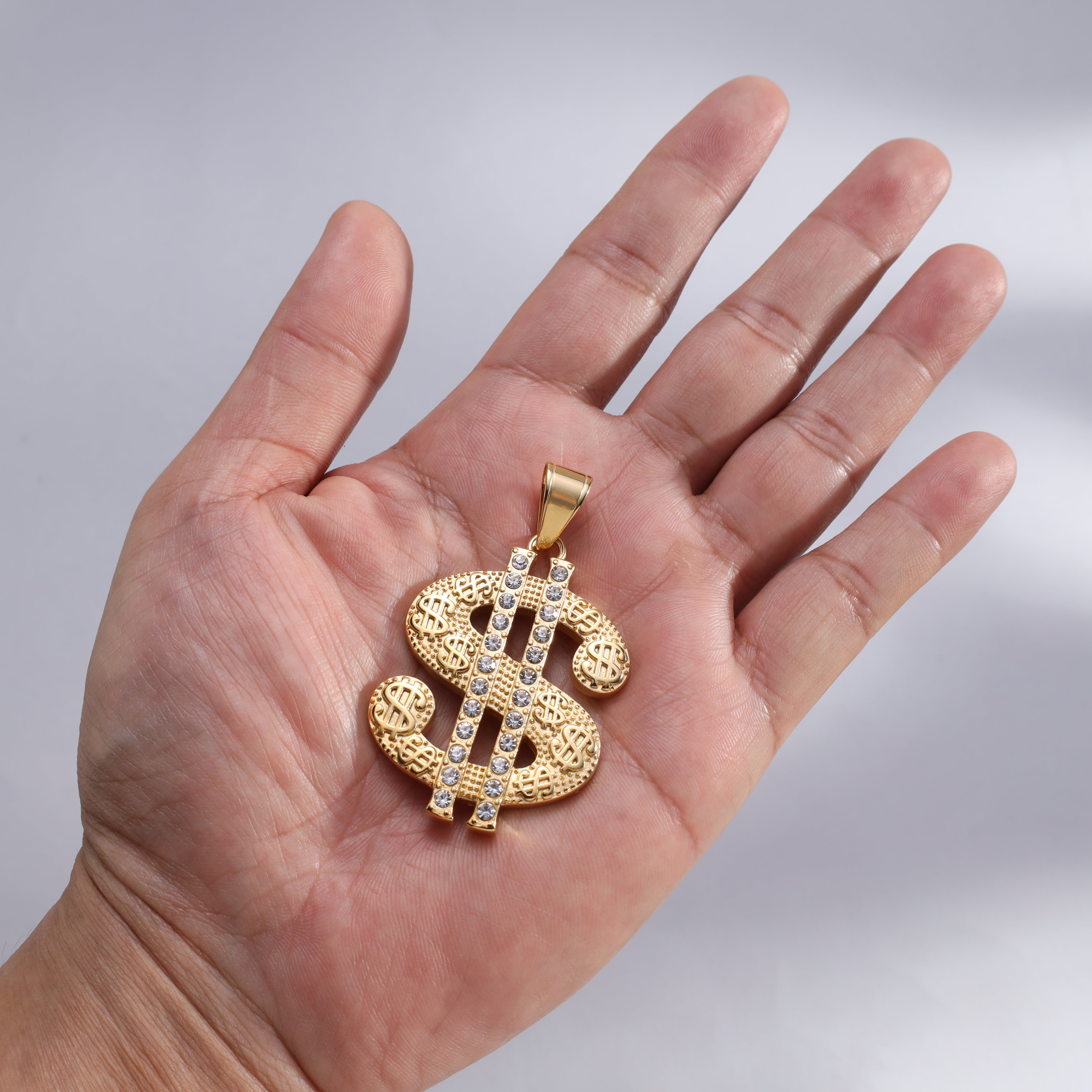 Iced Out Stil Dollar Anhänger aus Edelstahl 18K Vergoldet - Taipan Schmuck