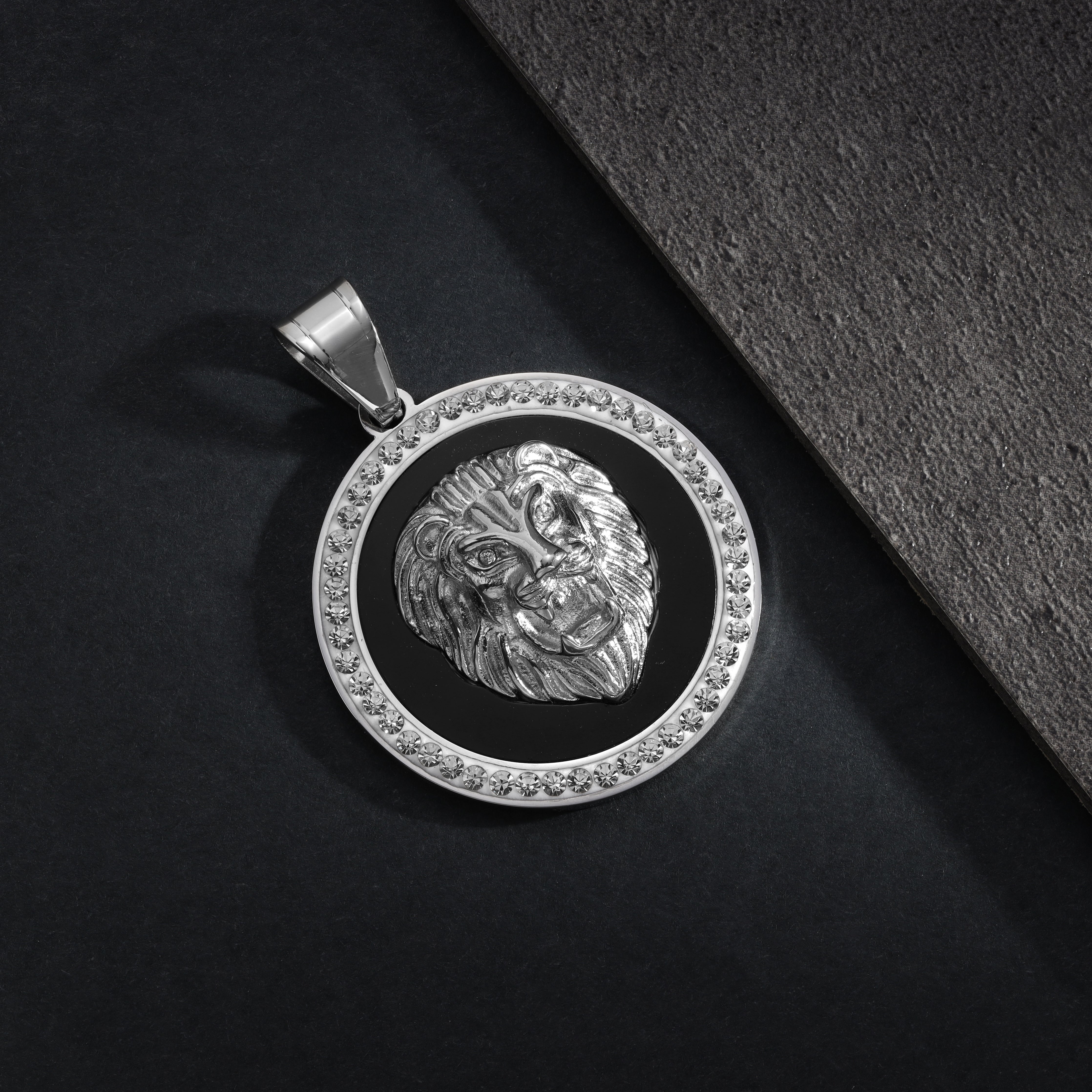 Iced Out Stil Löwe Anhänger aus Edelstahl - Taipan Schmuck