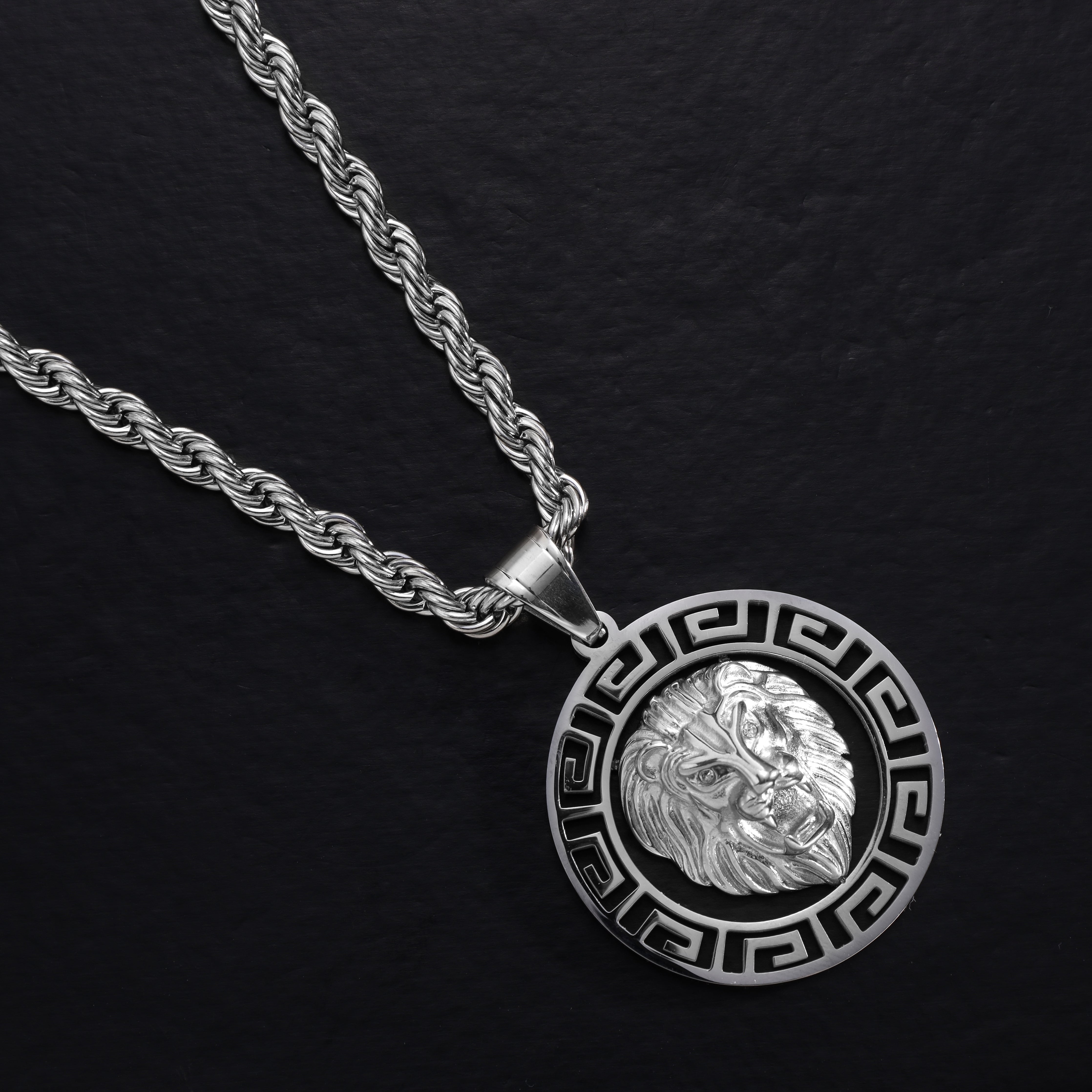 Löwe mit Greek Design Anhänger aus Edelstahl - Taipan Schmuck