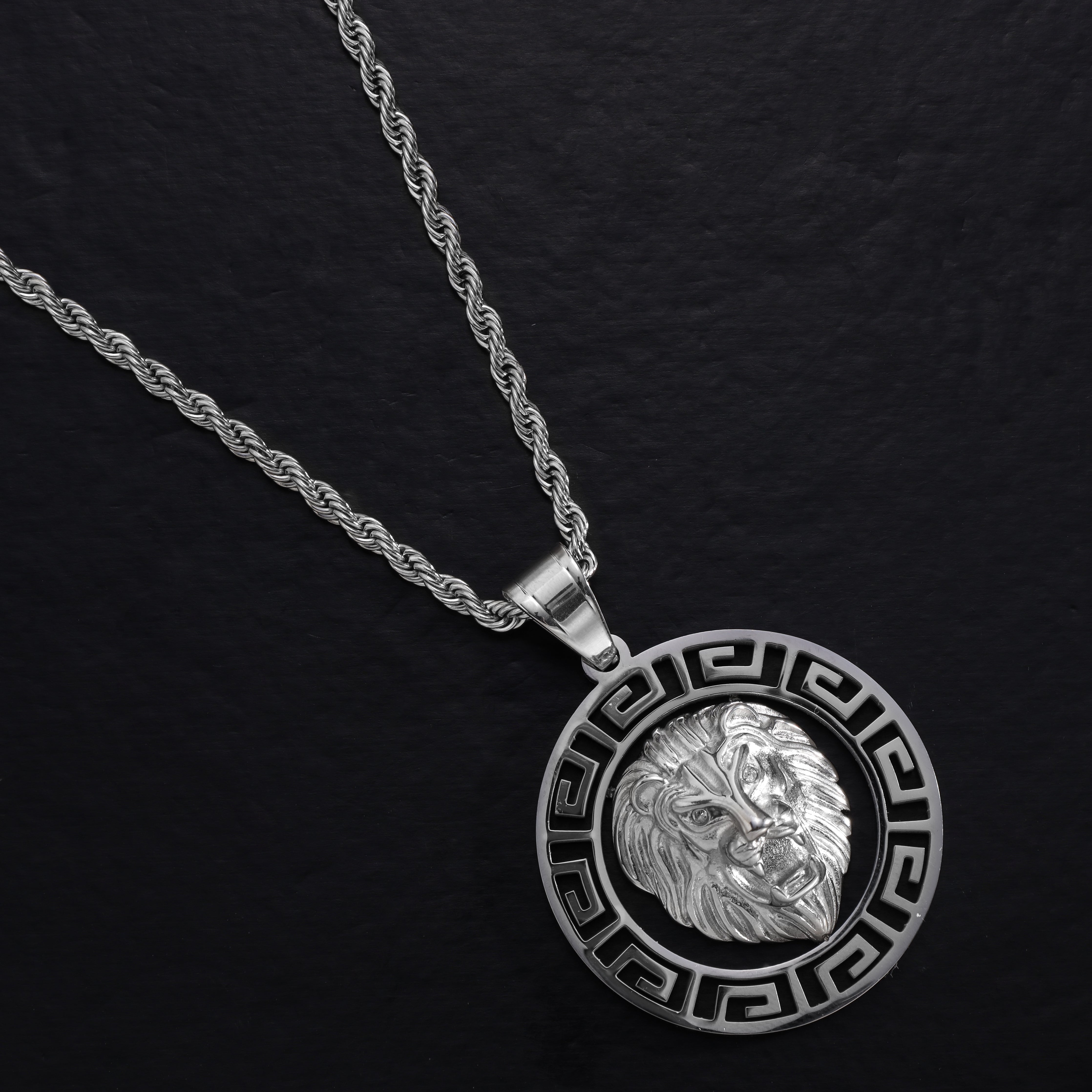 Löwe mit Greek Design Anhänger aus Edelstahl - Taipan Schmuck
