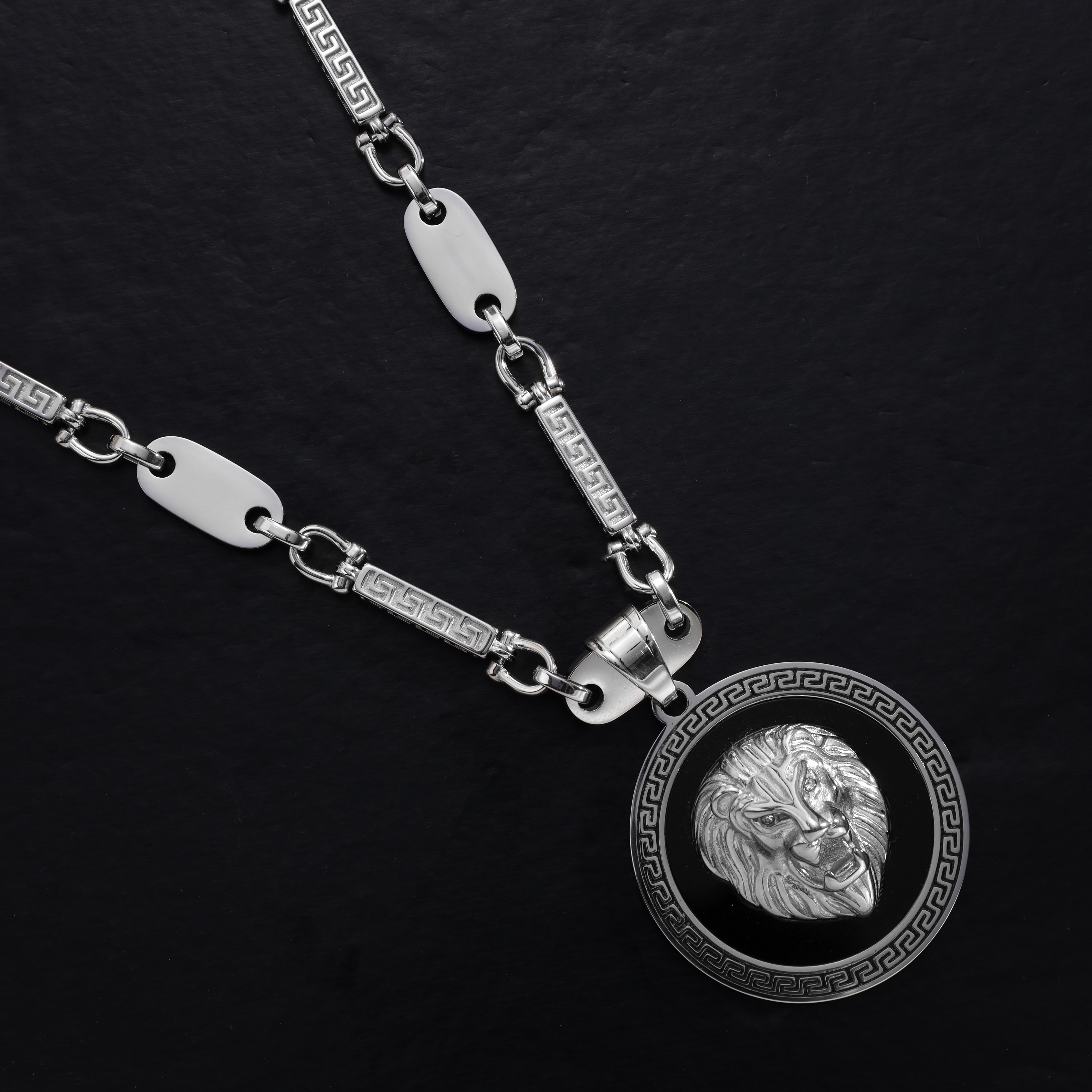 Löwe mit Greek Design Anhänger aus Edelstahl - Taipan Schmuck