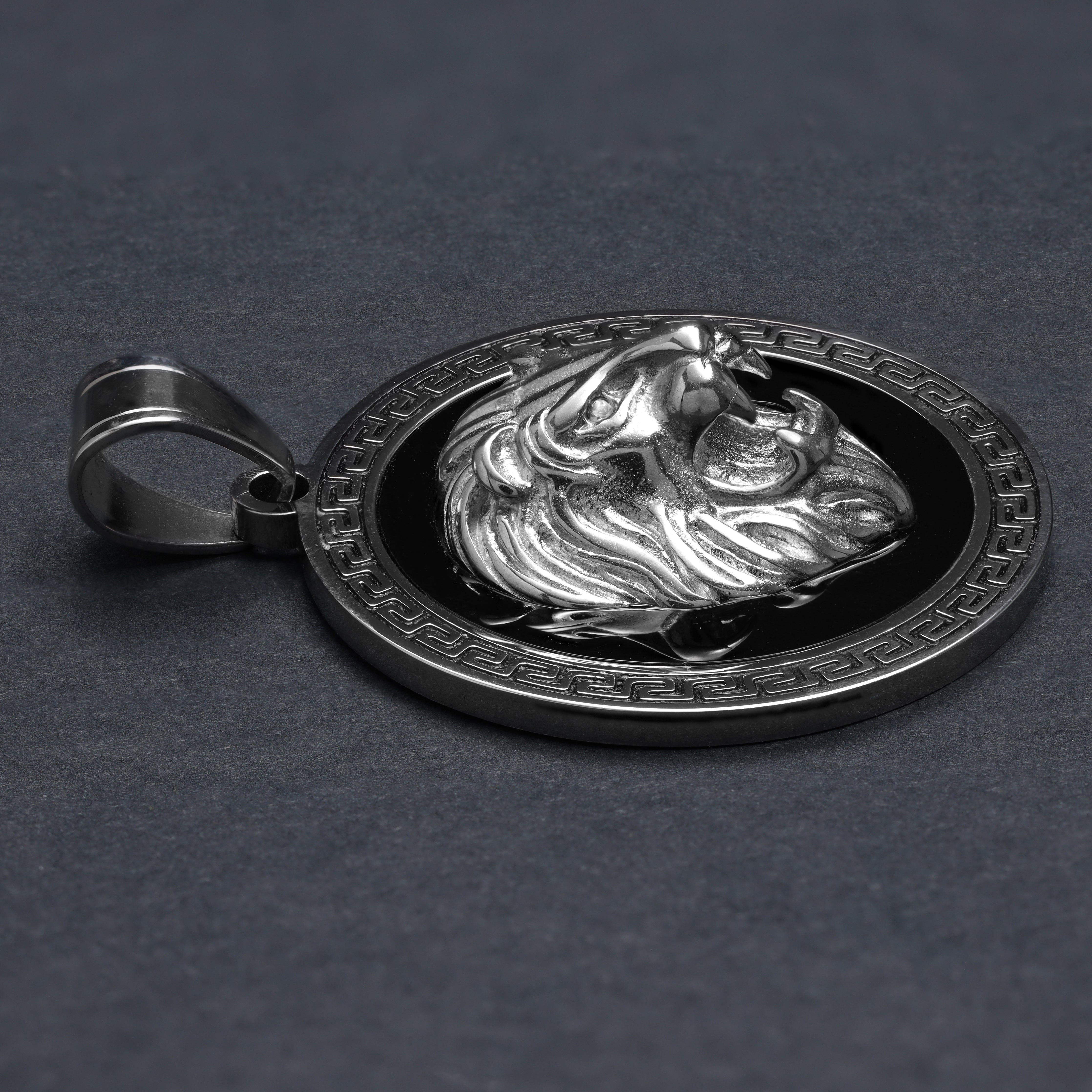 Löwe mit Greek Design Anhänger aus Edelstahl - Taipan Schmuck