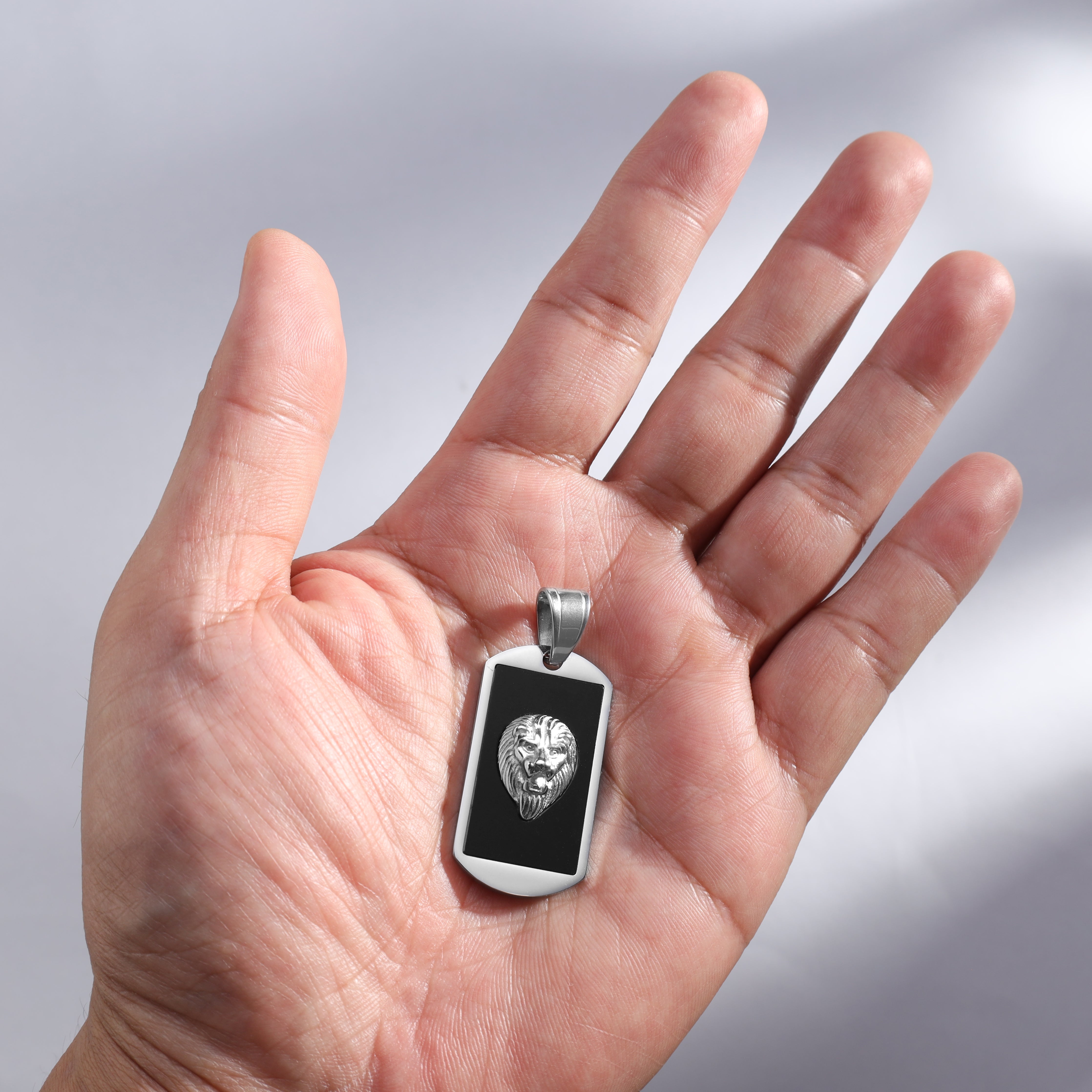 Dog Tag Löwe Anhänger aus Edelstahl - Taipan Schmuck