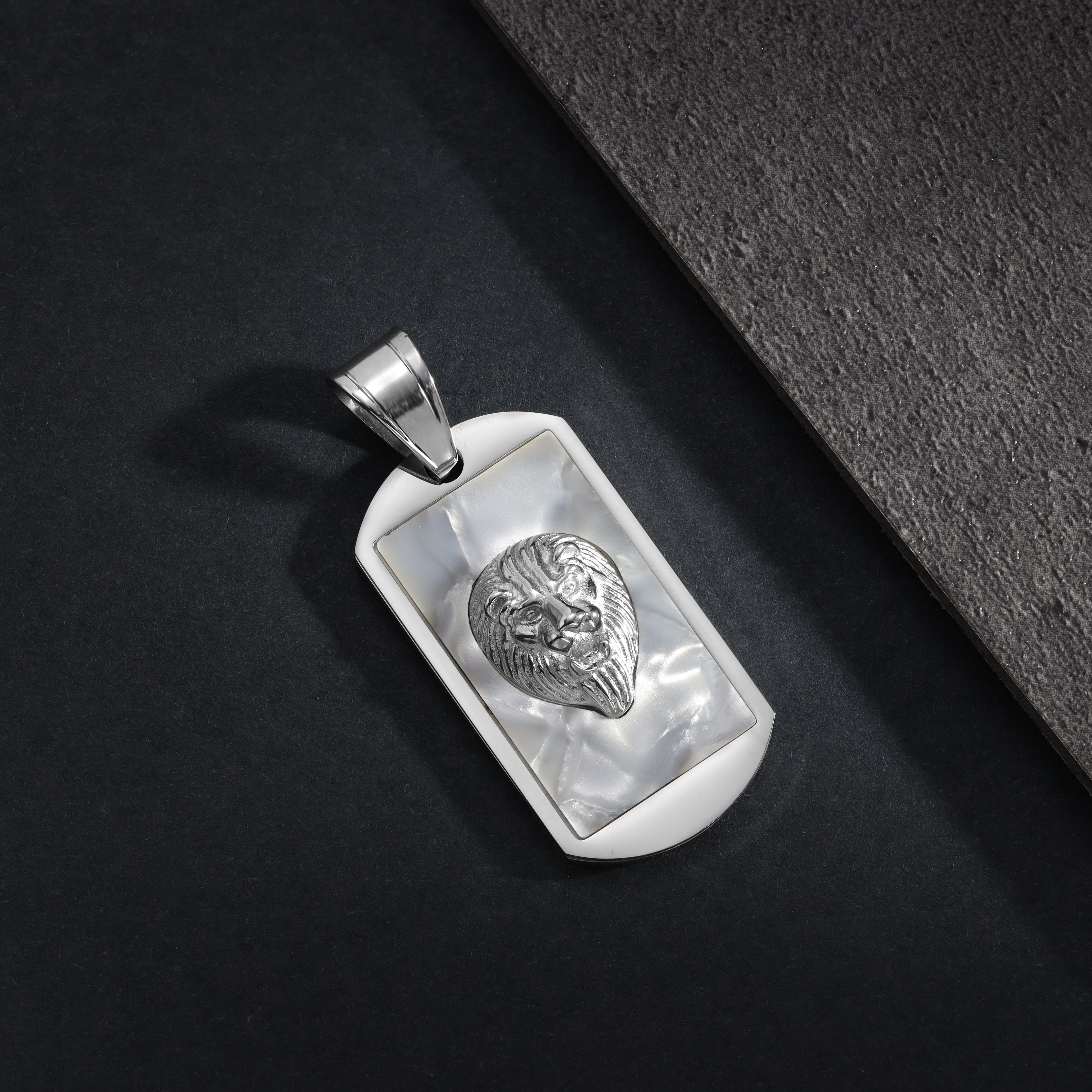 Dog Tag Löwe Anhänger aus Edelstahl - Taipan Schmuck
