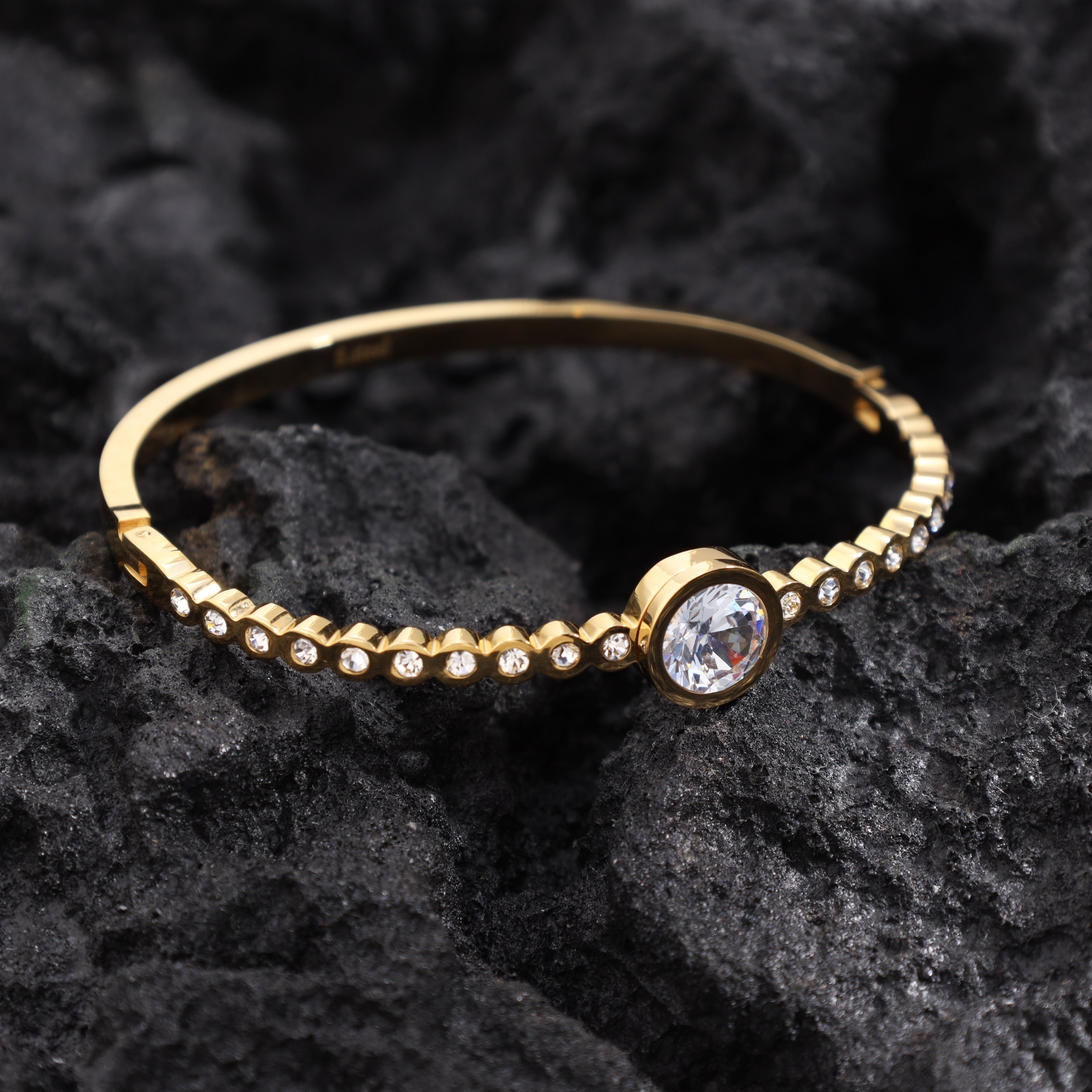 3mm Damen Armreifen Armband Hand mit Rund stone aus Edelstahl 18K Vergoldet - Taipan Schmuck