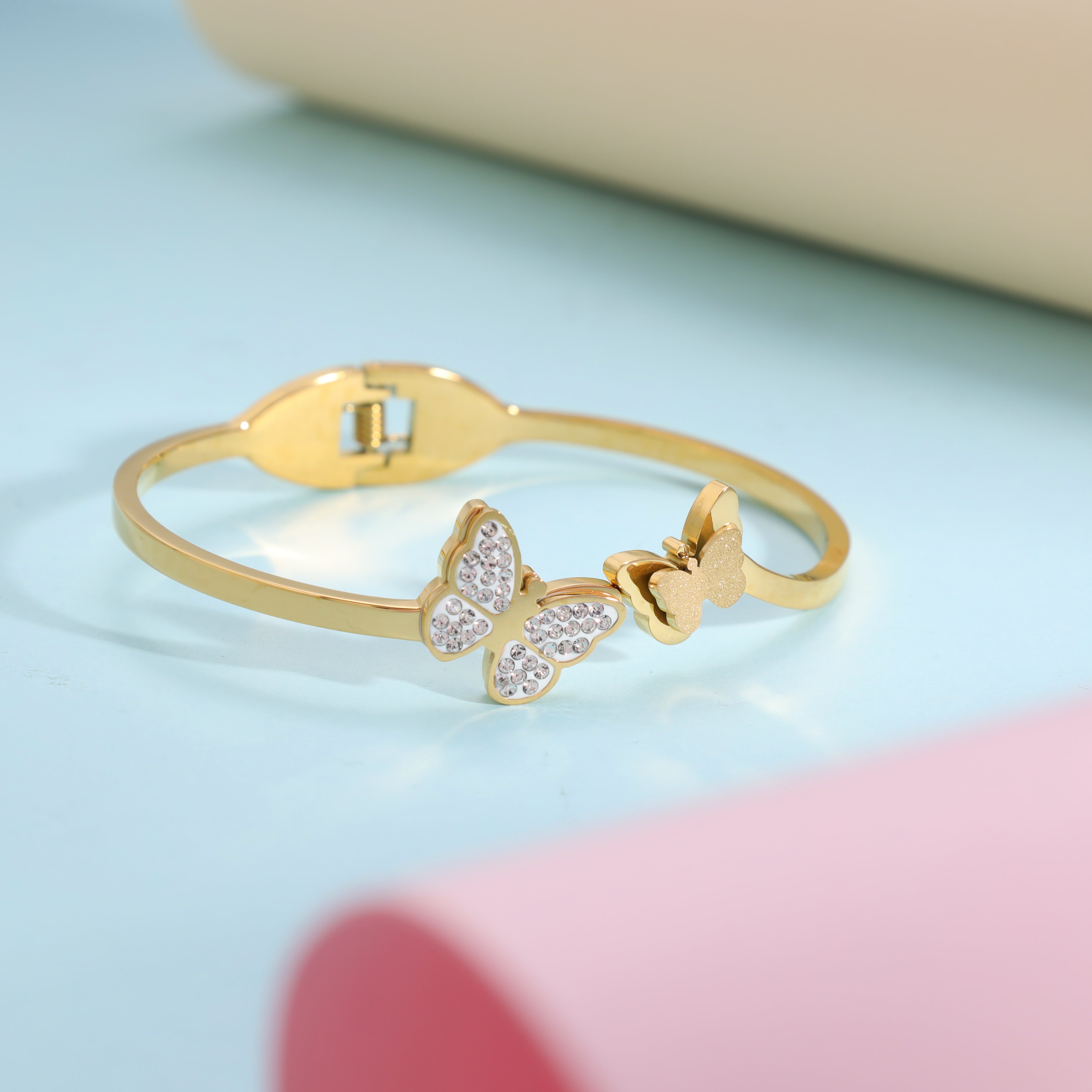 3mm Damen Armreifen Armband mit Butterfly aus Edelstahl 18K Vergoldet - Taipan Schmuck