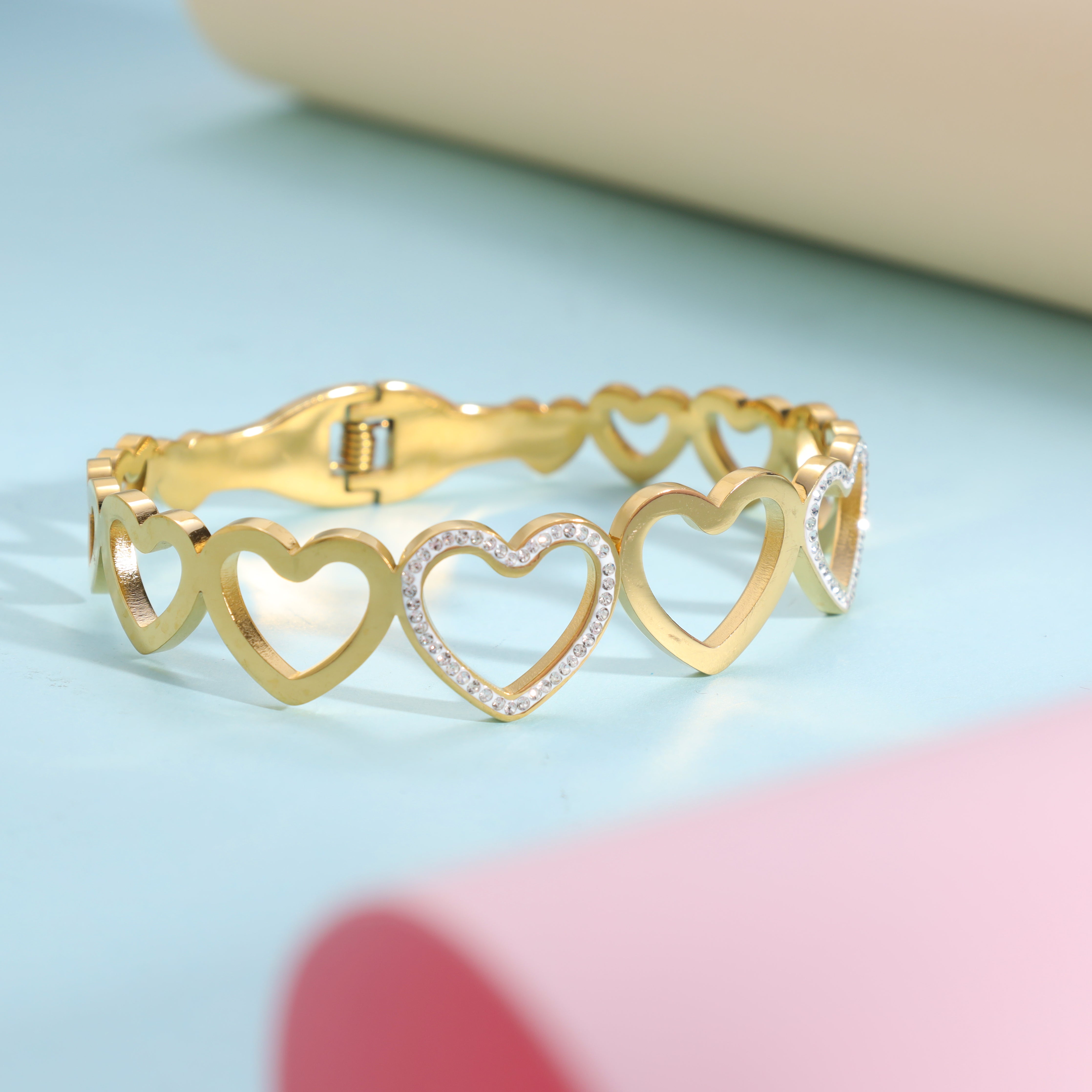 16mm Damen Armreifen Armband Herz aus Edelstahl 18K Vergoldet - Taipan Schmuck