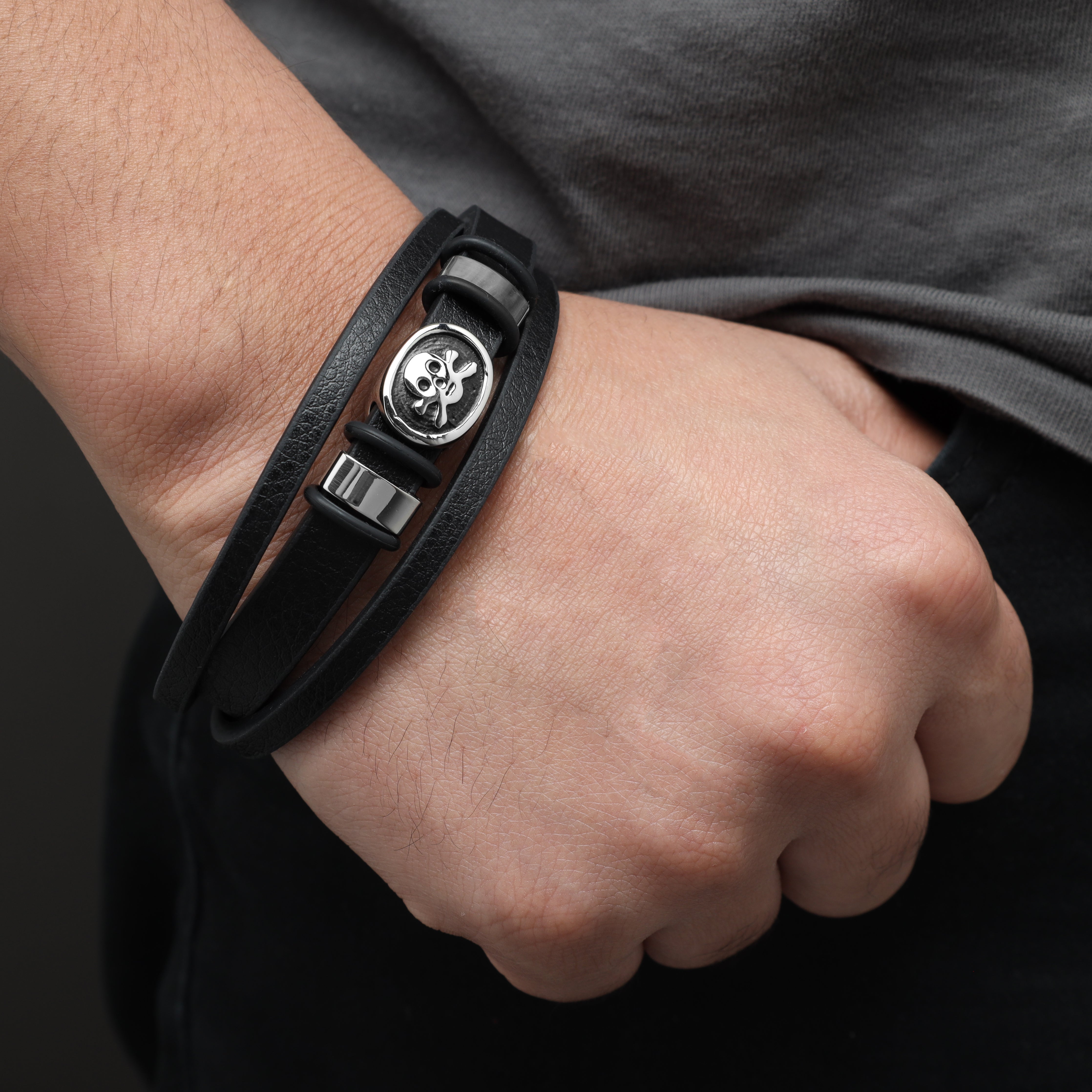 Lederarmband mit Skul Motiv / Verschluss aus Edelstahl - Taipan Schmuck