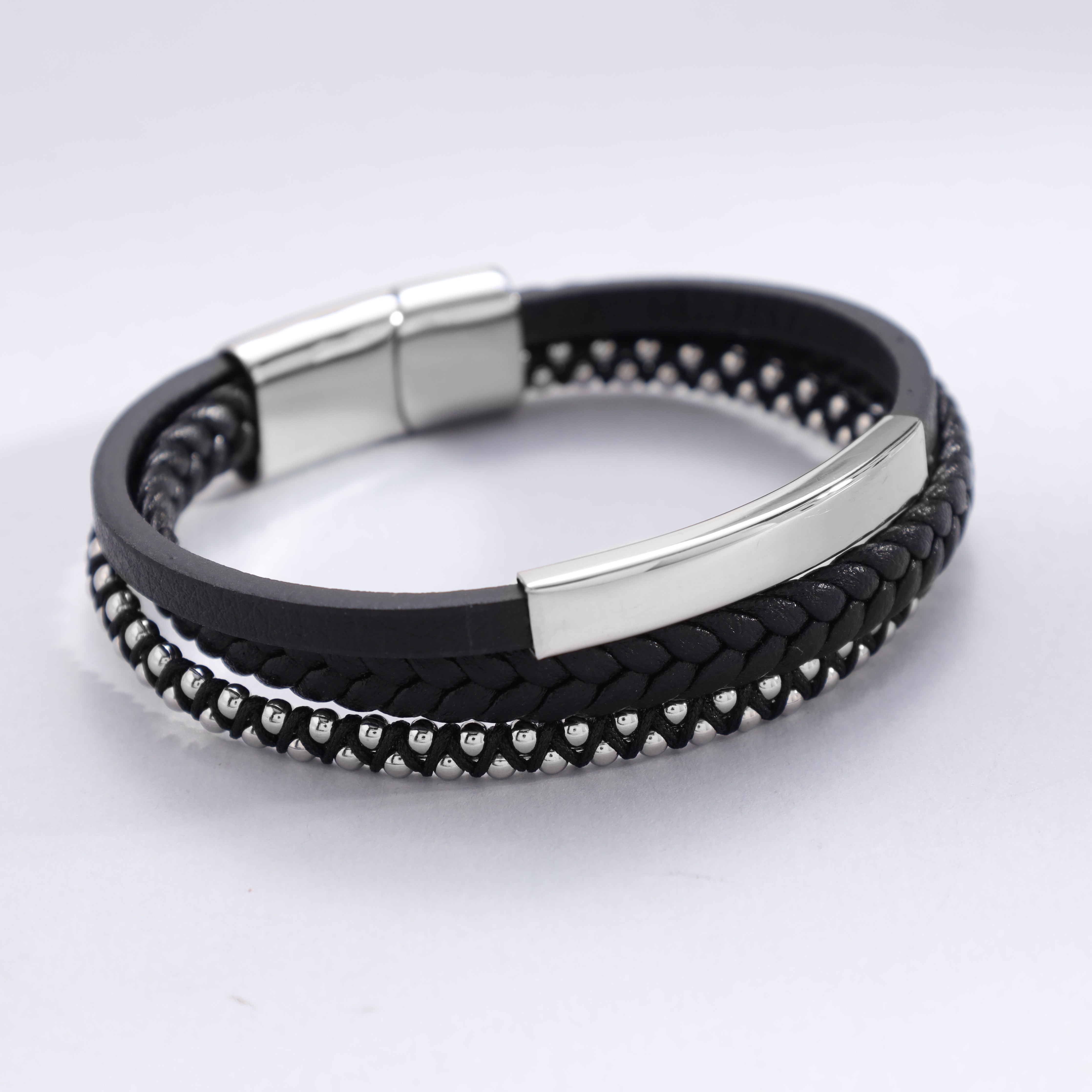 Lederarmband mit Perlen Motiv / Verschluss aus Edelstahl