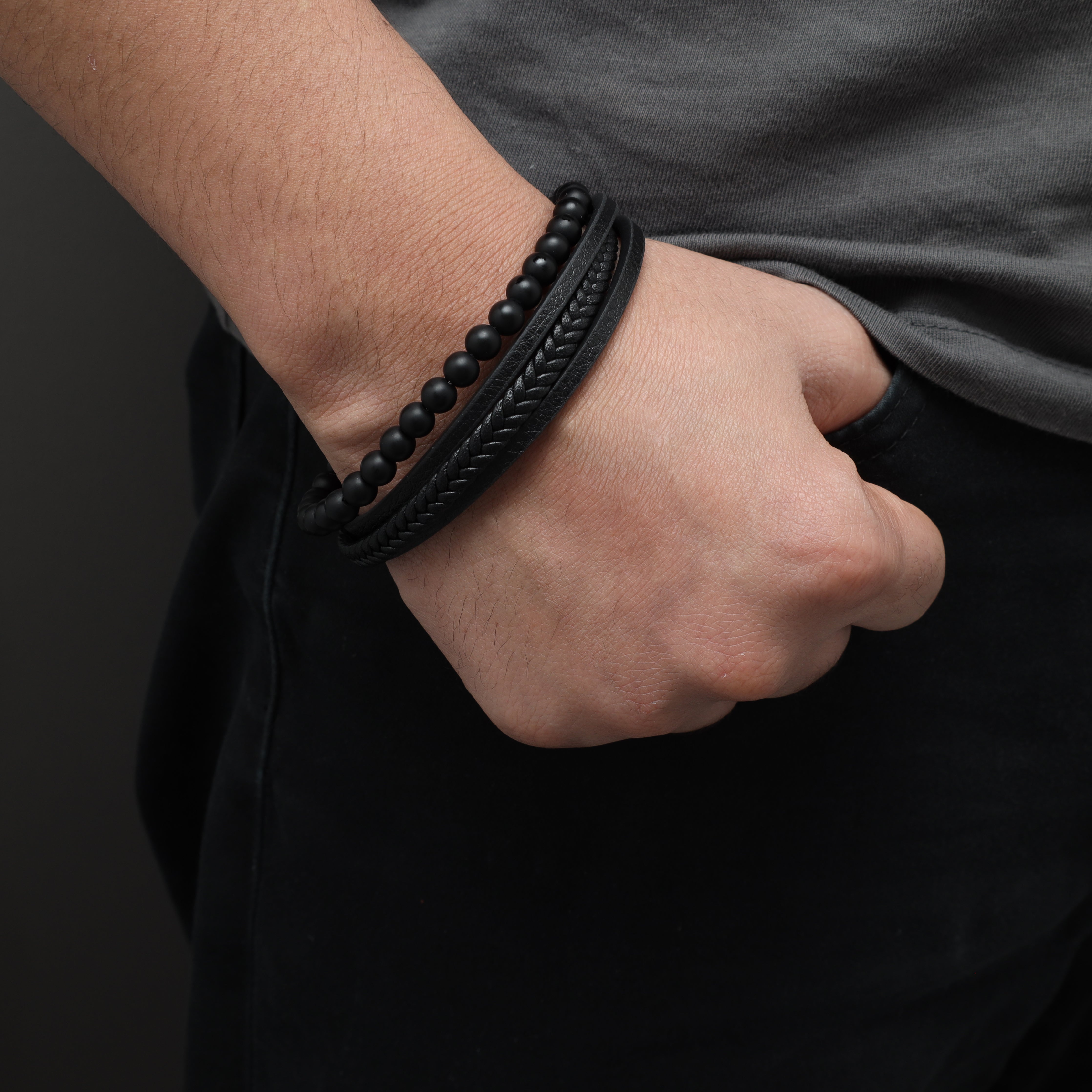 Lederarmband mit Perlen / Verschluss aus Edelstahl