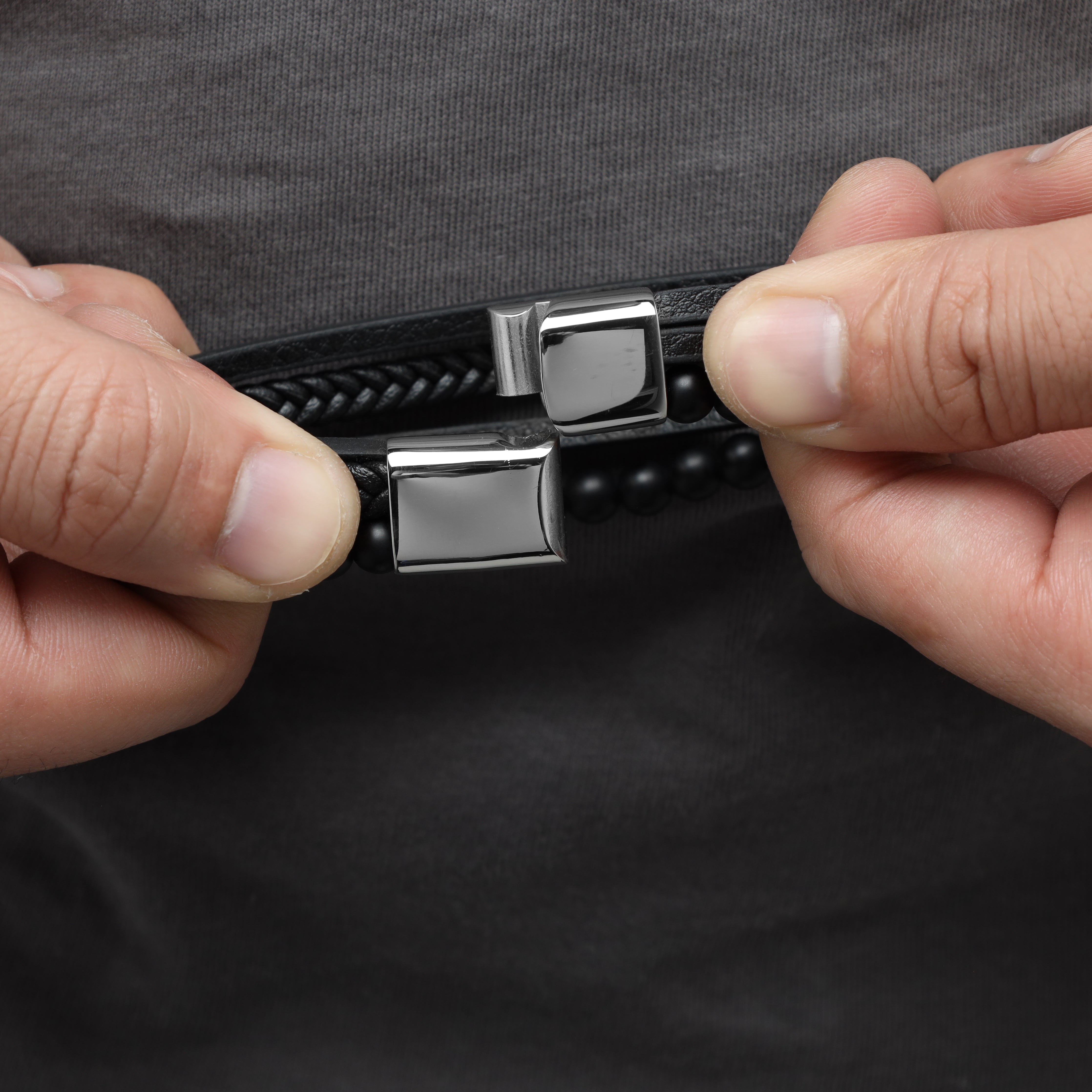 Lederarmband mit Perlen / Verschluss aus Edelstahl