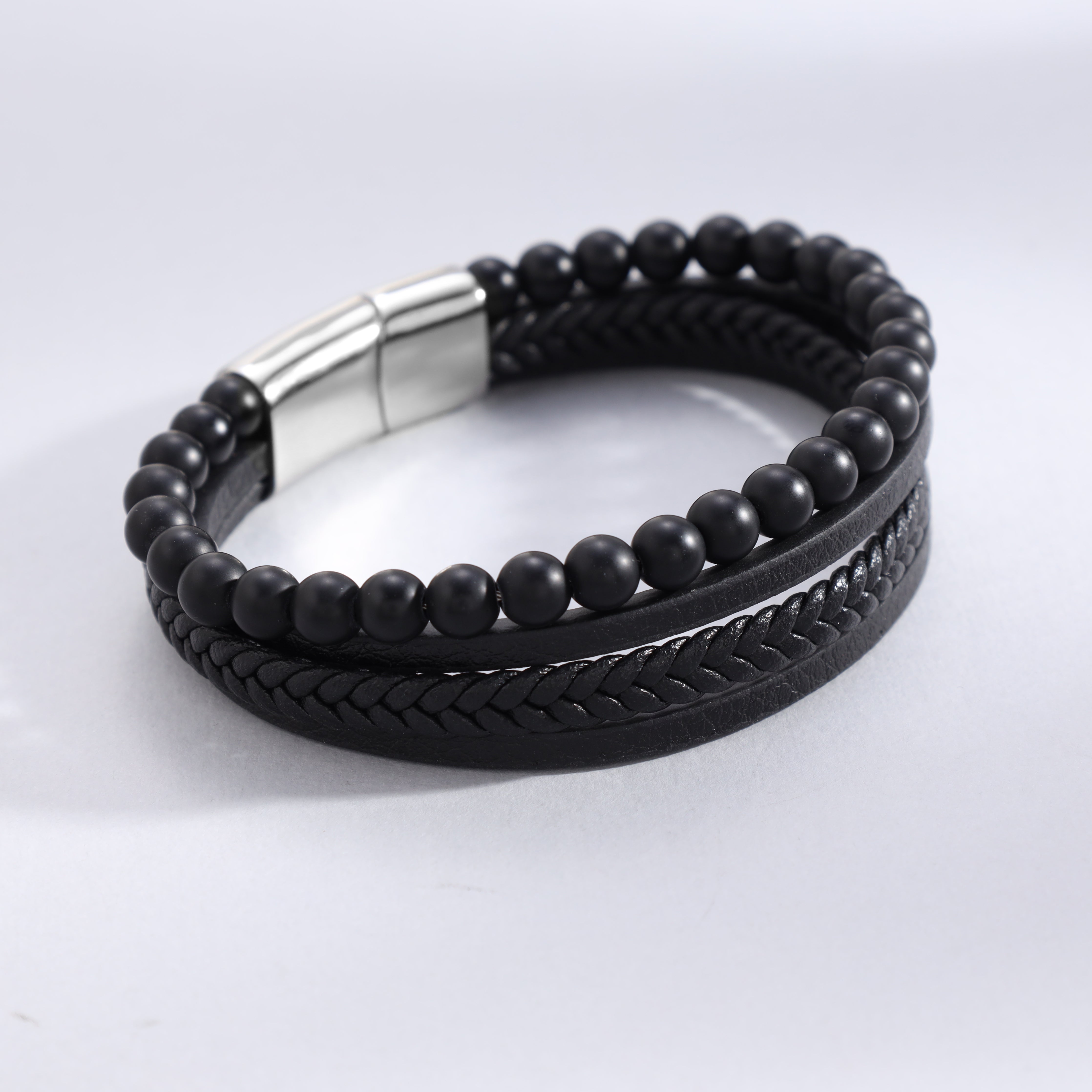 Lederarmband mit Perlen / Verschluss aus Edelstahl