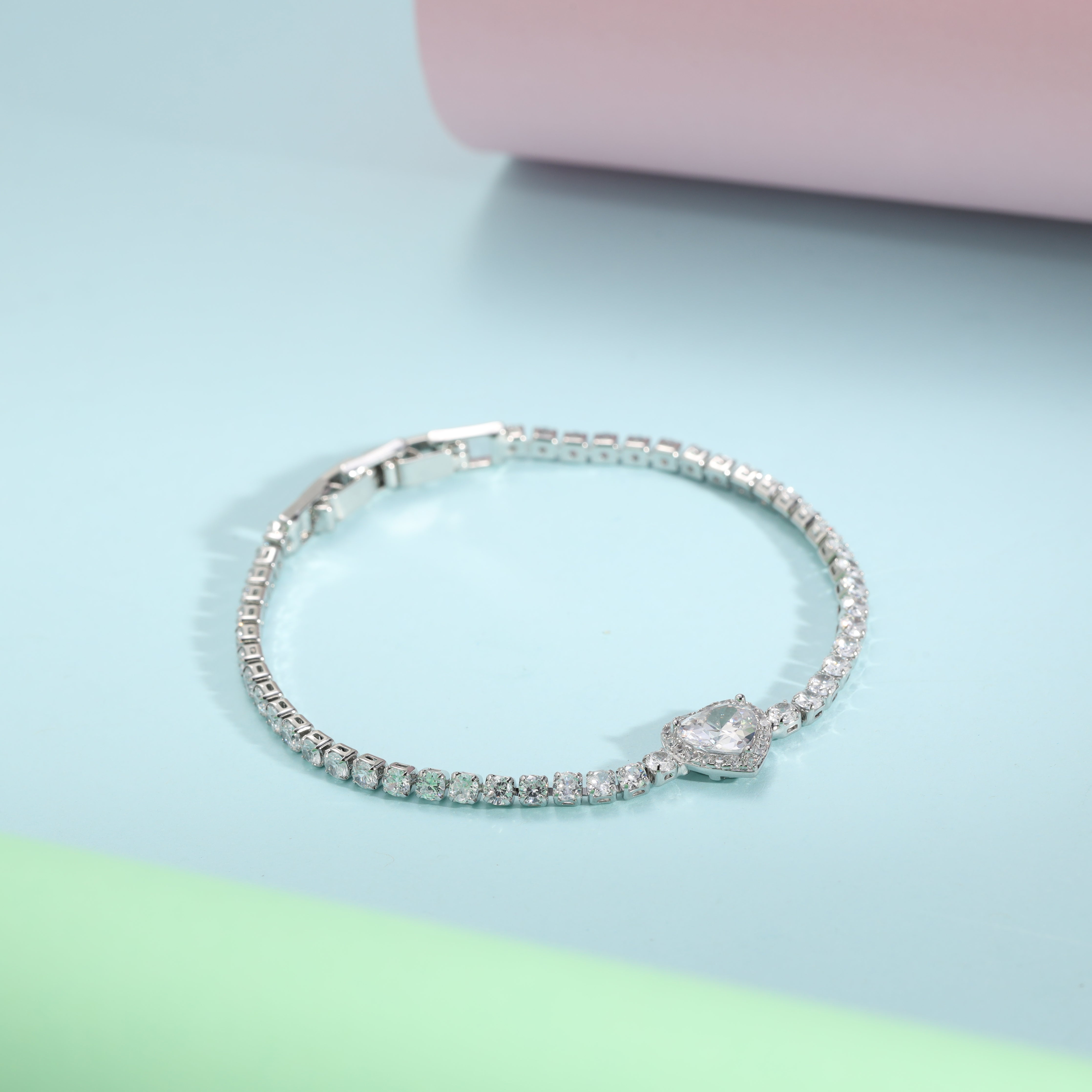 Damen Tennis Chain Iced out stil mit Hertz Armband 2mm aus Edelstahl - Taipan Schmuck