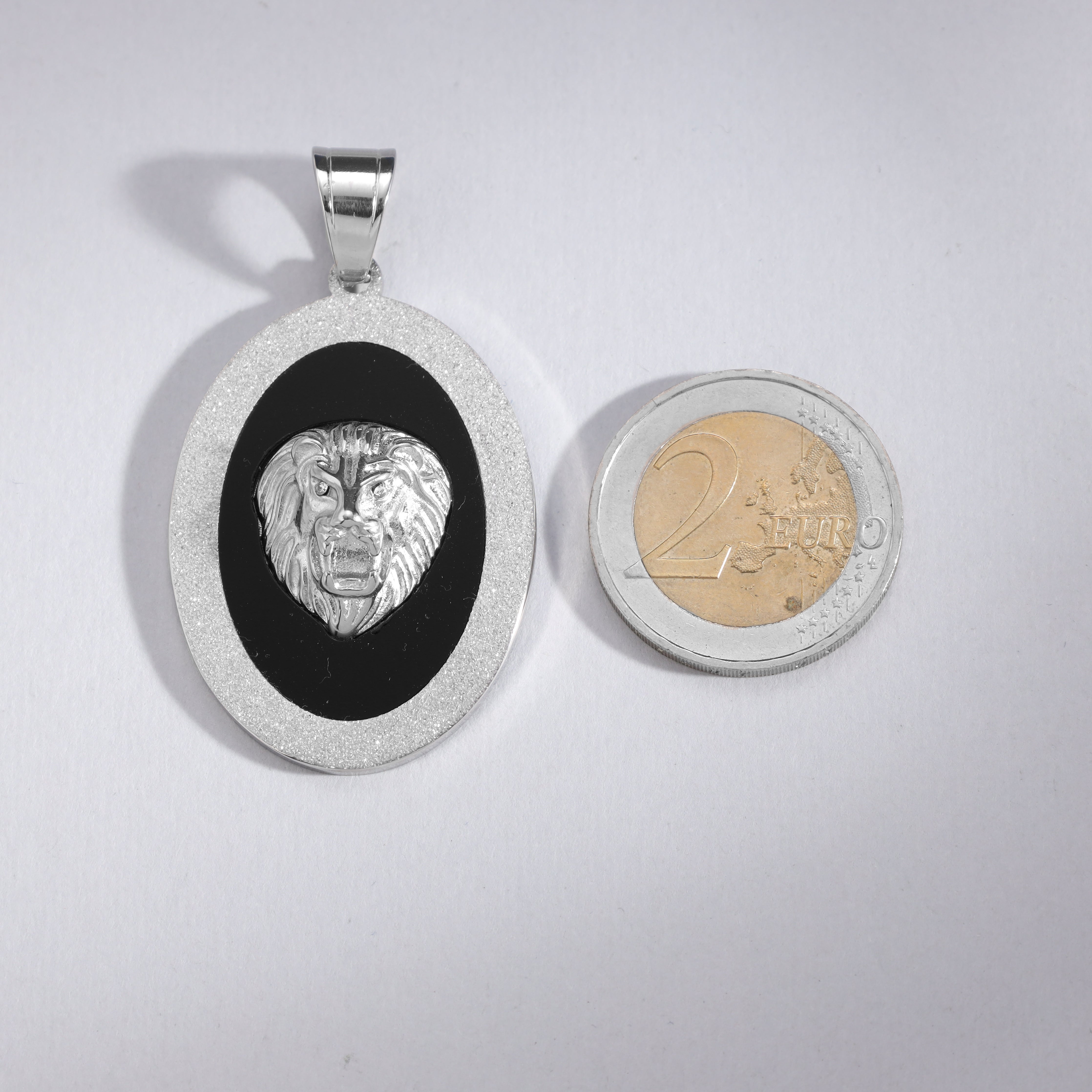 Löwe Anhänger oval aus Edelstahl - Taipan Schmuck