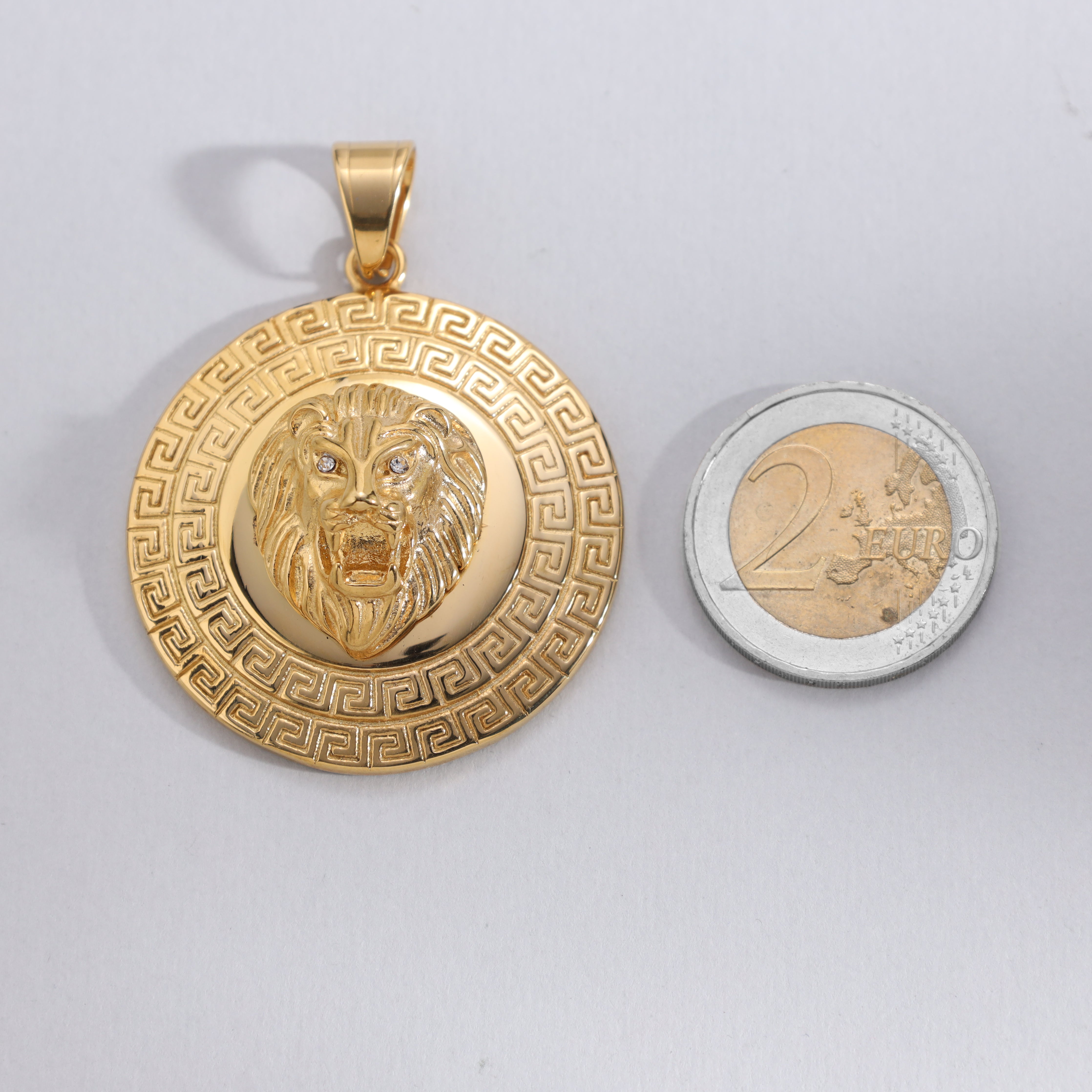 Löwe Anhänger mit Greek Design aus Edelstahl 18K Vergoldet - Taipan Schmuck
