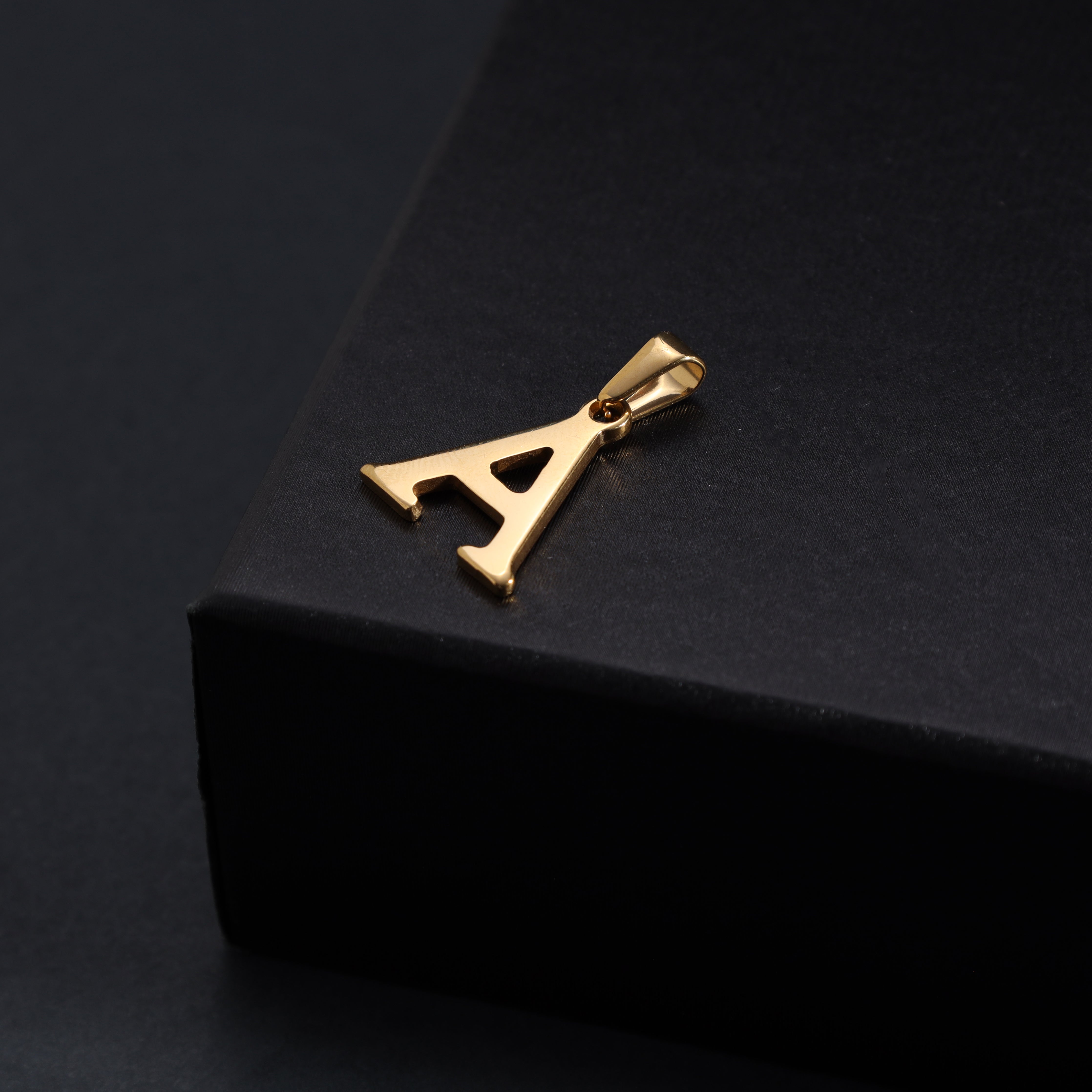 A-Z Alphabet Anhänger aus Edelstahl 18K Vergoldet