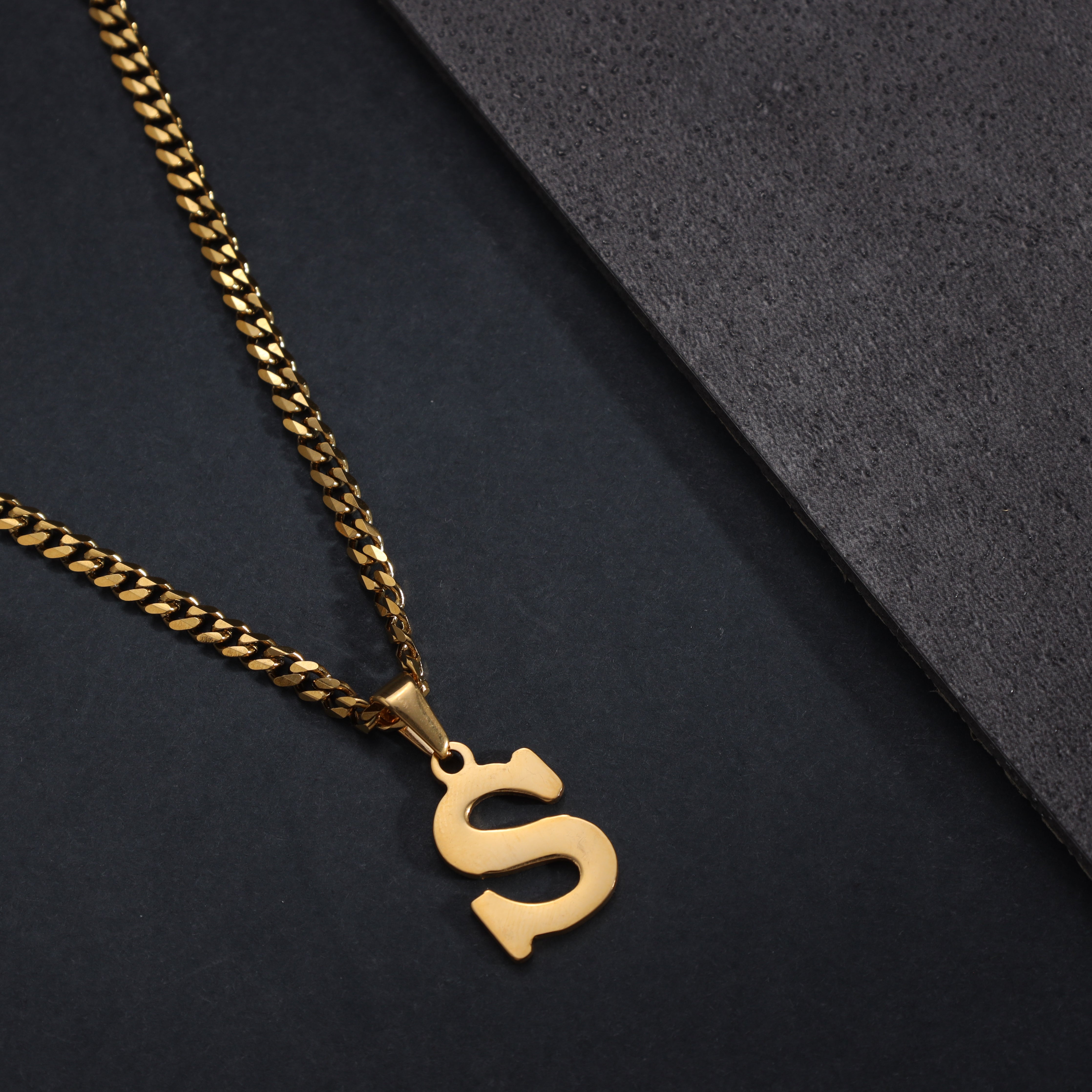 A-Z Alphabet Anhänger aus Edelstahl 18K Vergoldet