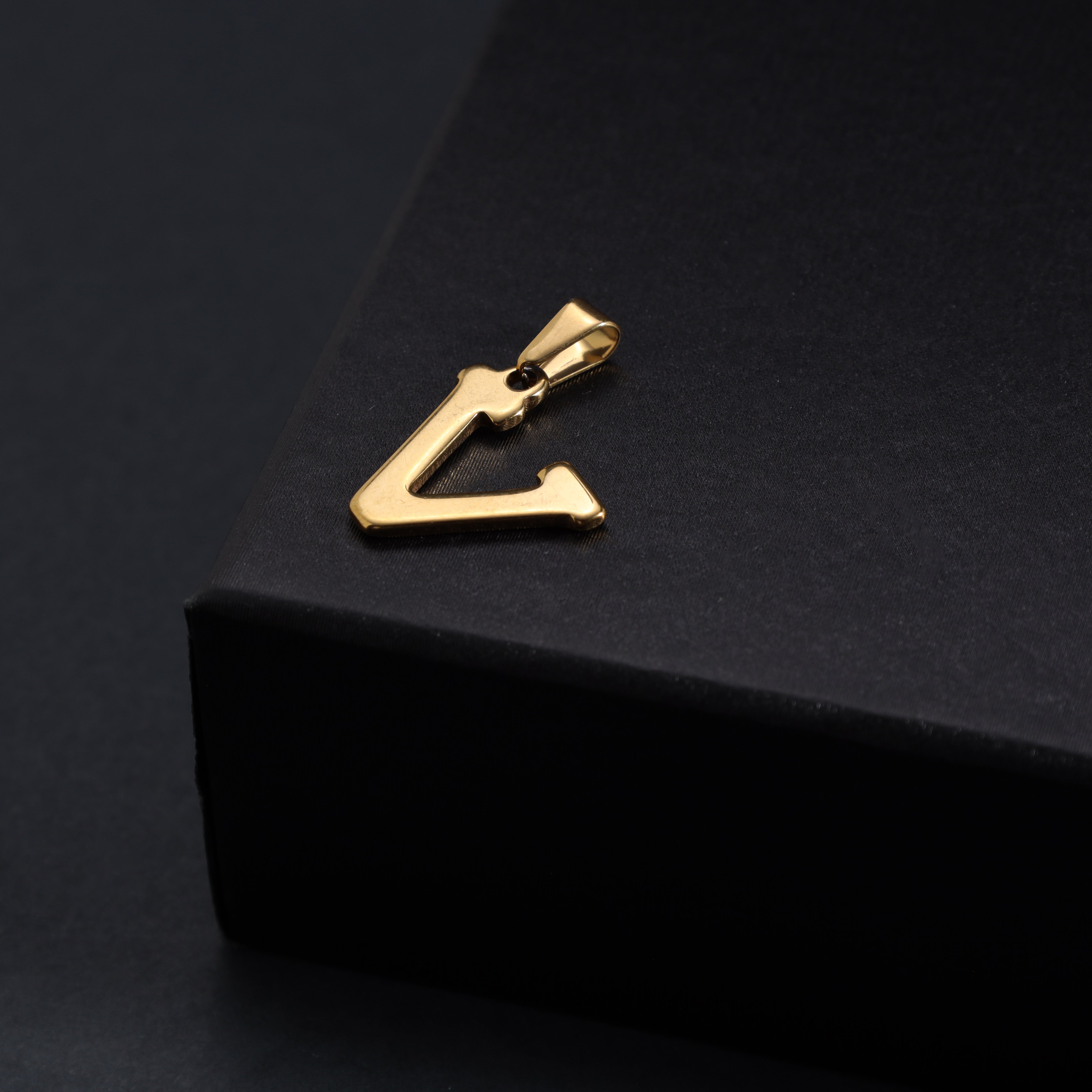 A-Z Alphabet Anhänger aus Edelstahl 18K Vergoldet
